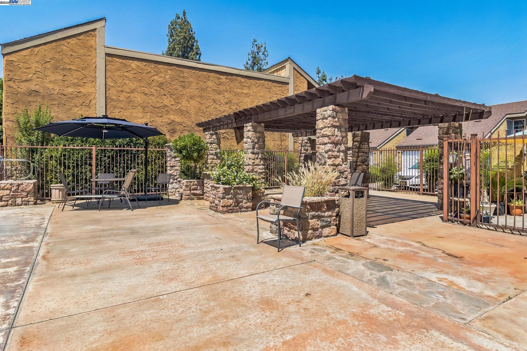Detail Gallery Image 4 of 18 For 7166 N Fruit Ave #154,  Fresno,  CA 93711 - 2 Beds | 1/1 Baths