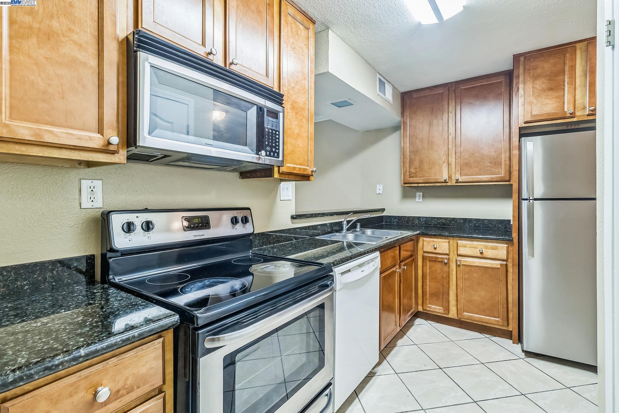 Detail Gallery Image 9 of 18 For 7166 N Fruit Ave #154,  Fresno,  CA 93711 - 2 Beds | 1/1 Baths