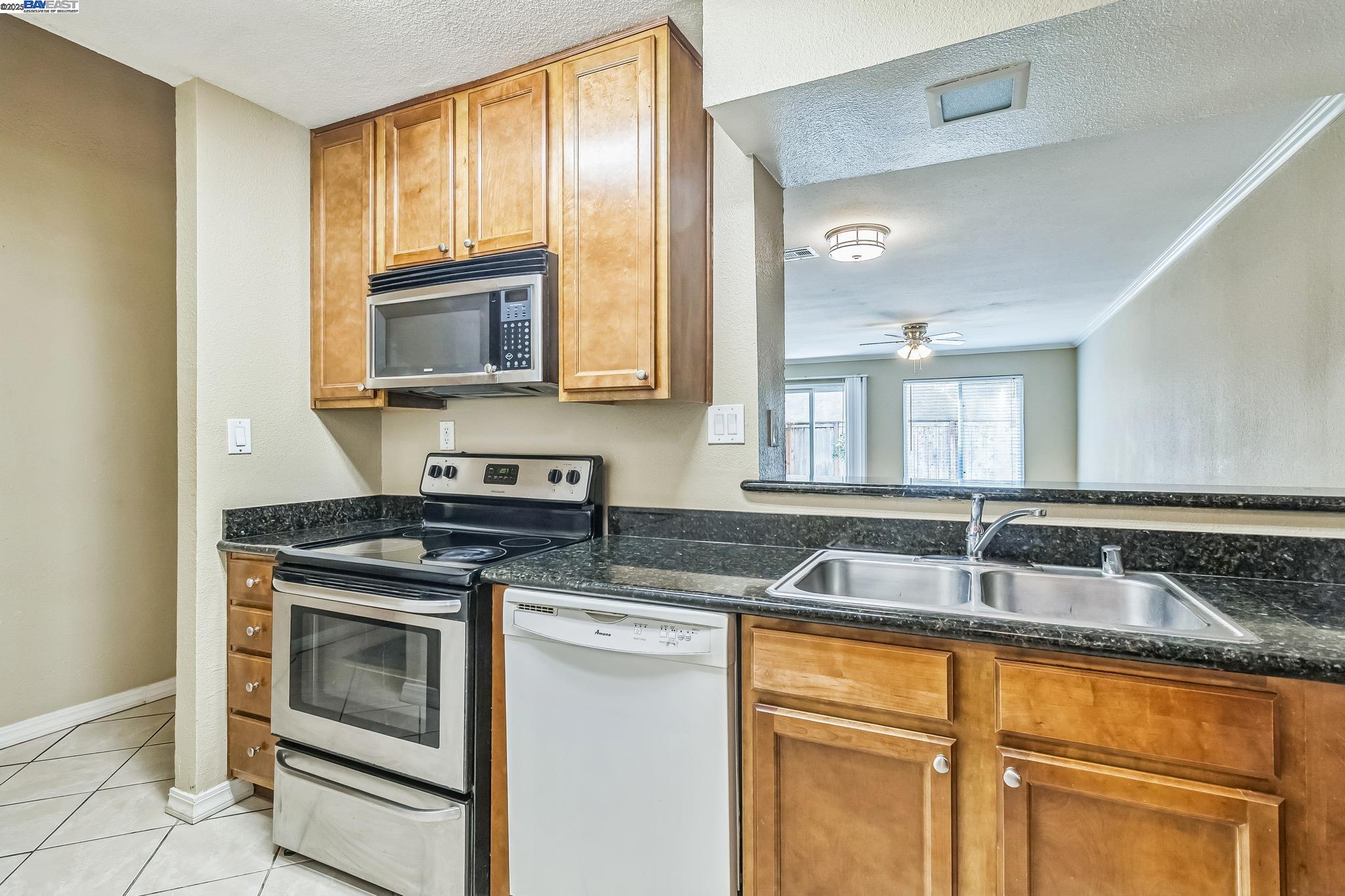 Detail Gallery Image 10 of 18 For 7166 N Fruit Ave #154,  Fresno,  CA 93711 - 2 Beds | 1/1 Baths