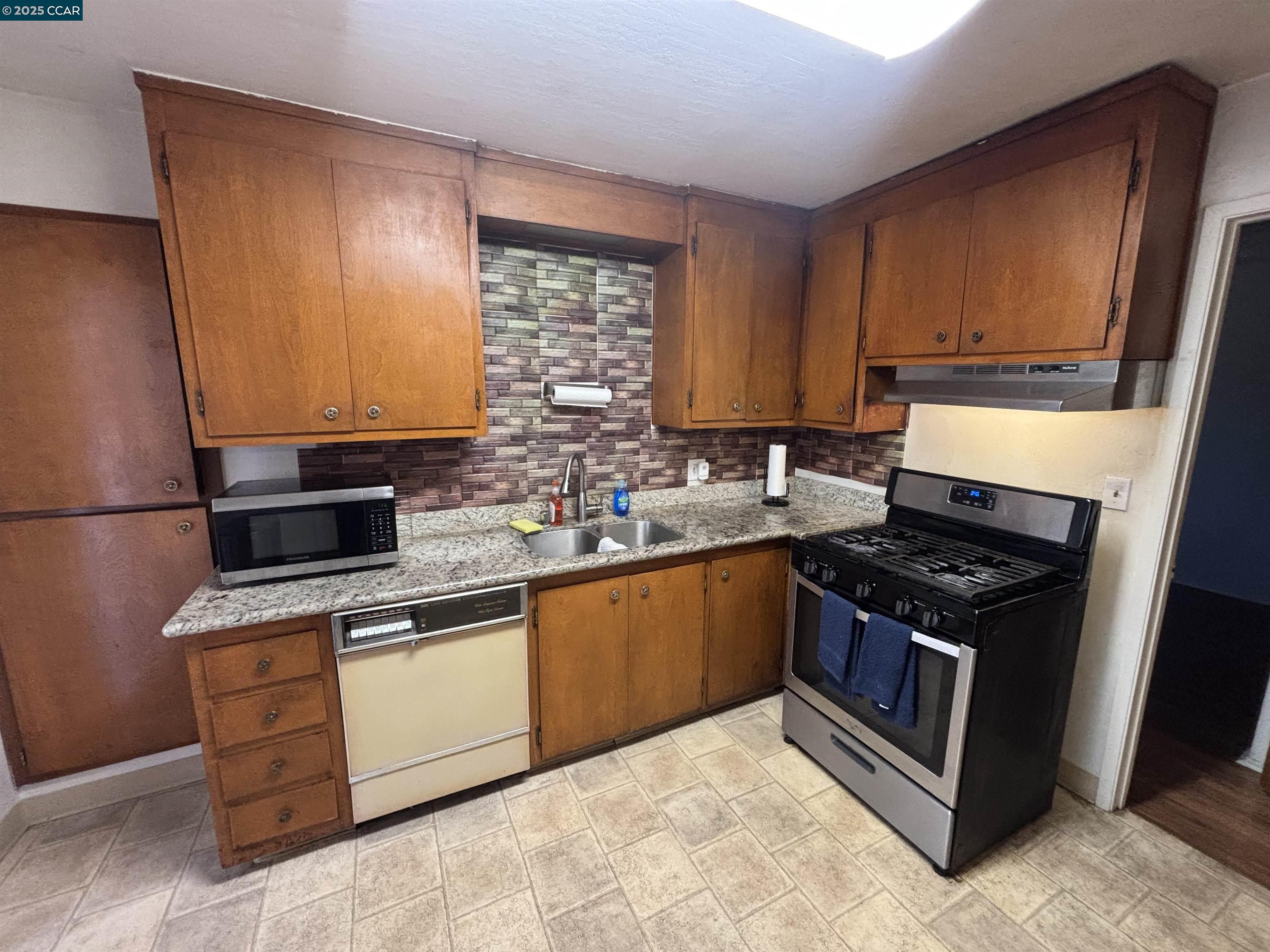 Detail Gallery Image 11 of 56 For 2765 Tuolumne Street, Vallejo,  CA 94589 - 4 Beds | 2 Baths