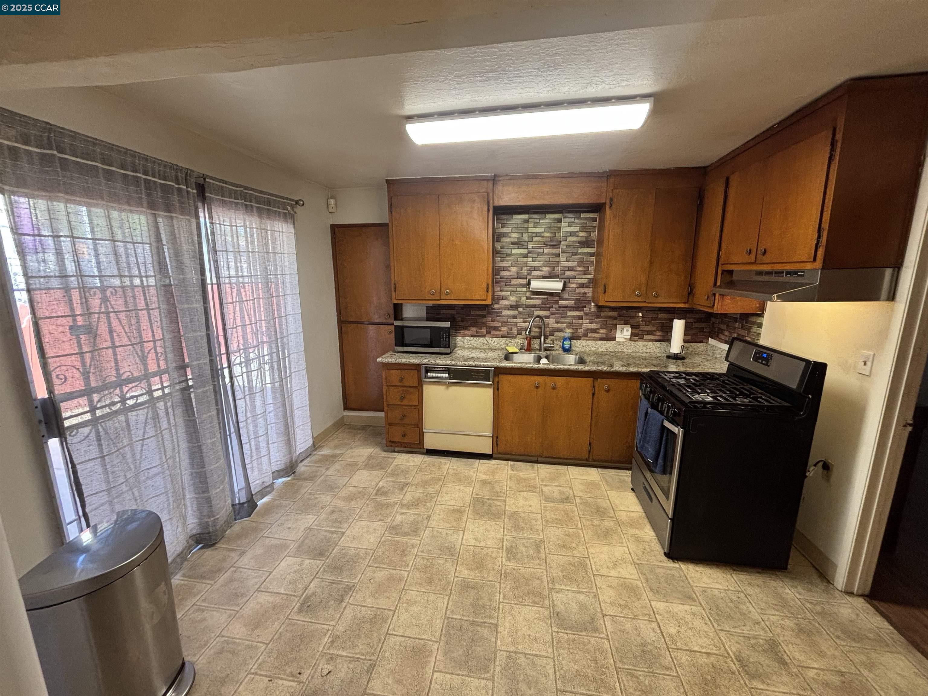 Detail Gallery Image 13 of 56 For 2765 Tuolumne Street, Vallejo,  CA 94589 - 4 Beds | 2 Baths