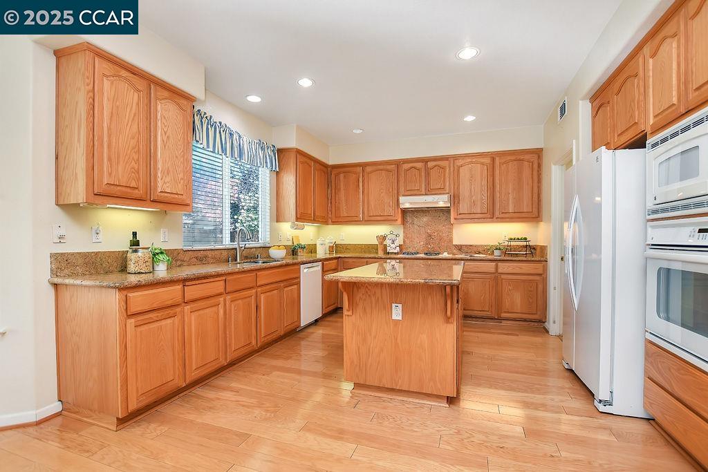 Detail Gallery Image 12 of 43 For 5138 Nathalee Dr, Concord,  CA 94521 - 5 Beds | 3 Baths