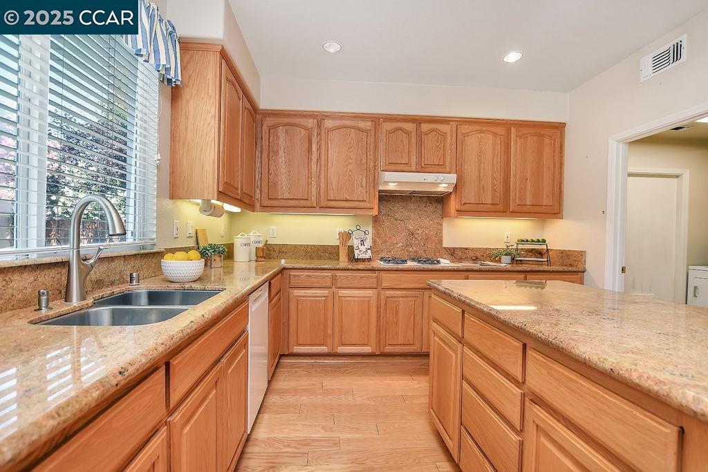 Detail Gallery Image 14 of 43 For 5138 Nathalee Dr, Concord,  CA 94521 - 5 Beds | 3 Baths