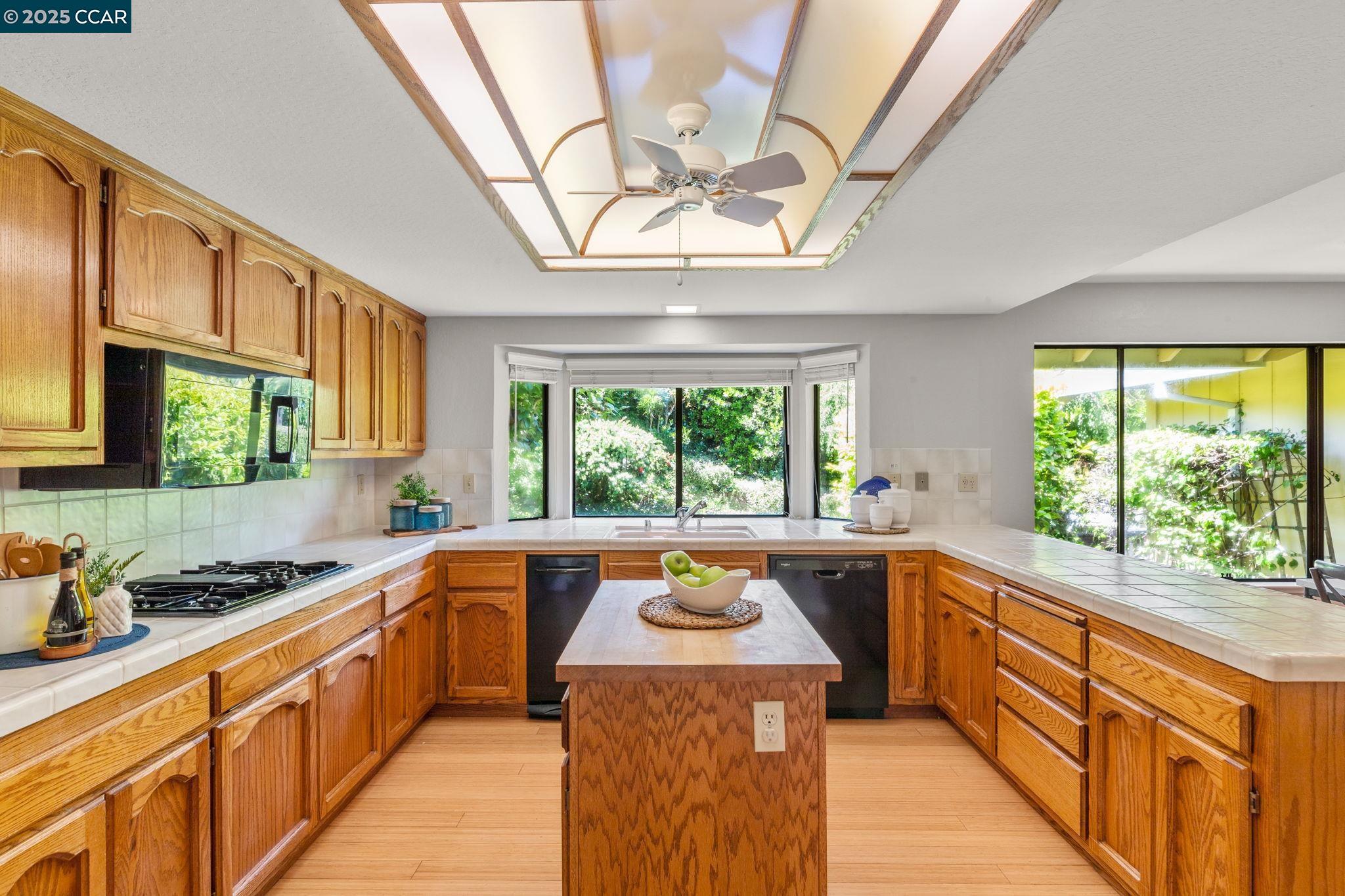 Detail Gallery Image 15 of 60 For 109 Bria Ct, Walnut Creek,  CA 94597 - 5 Beds | 3/1 Baths