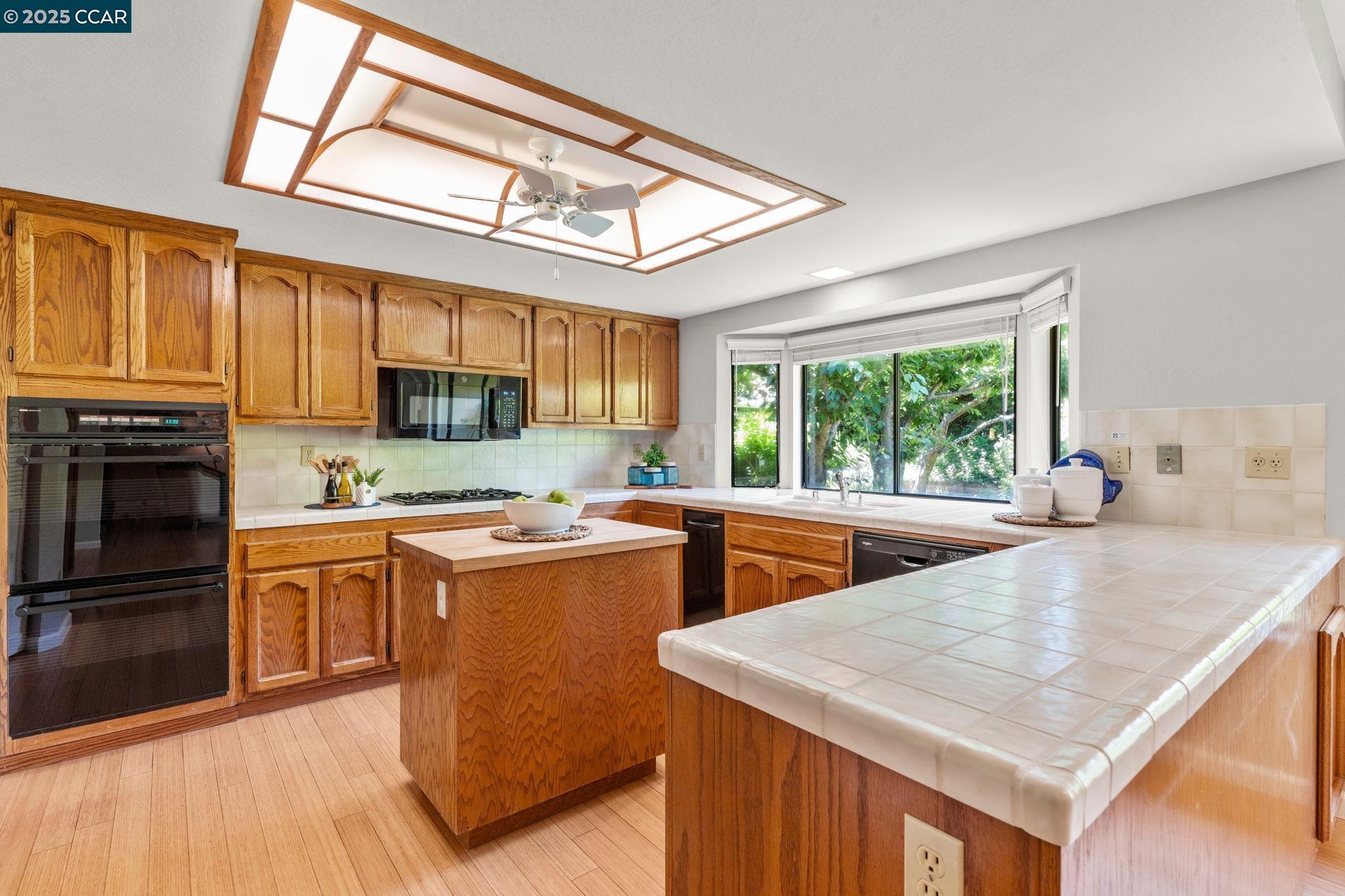 Detail Gallery Image 16 of 60 For 109 Bria Ct, Walnut Creek,  CA 94597 - 5 Beds | 3/1 Baths