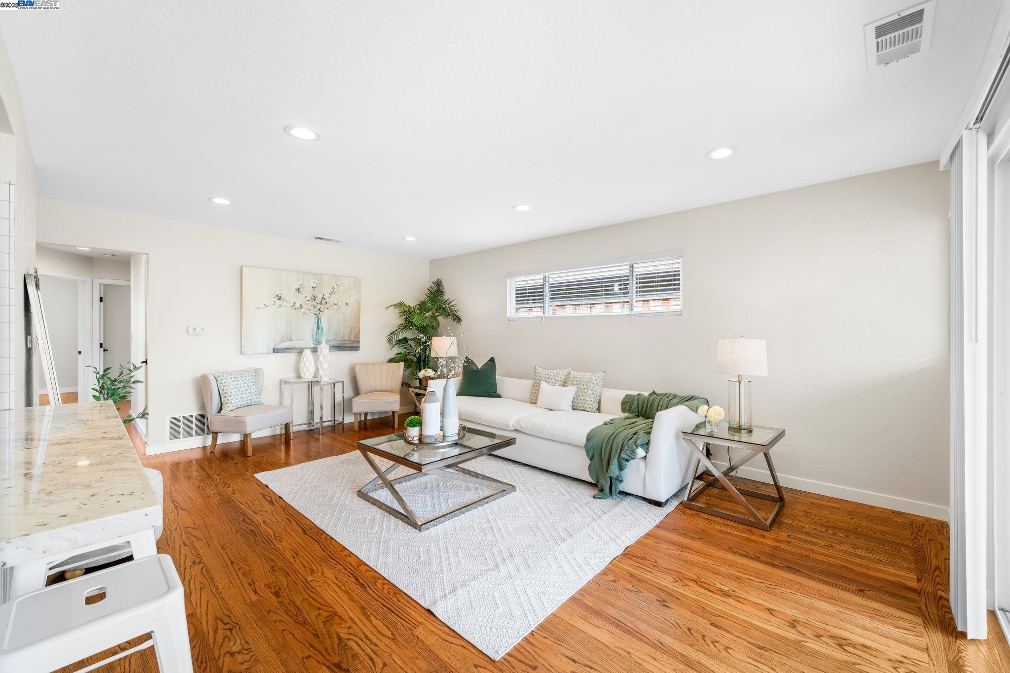 Detail Gallery Image 14 of 32 For 1168 Hillcrest Ct, Livermore,  CA 94550 - 4 Beds | 2 Baths