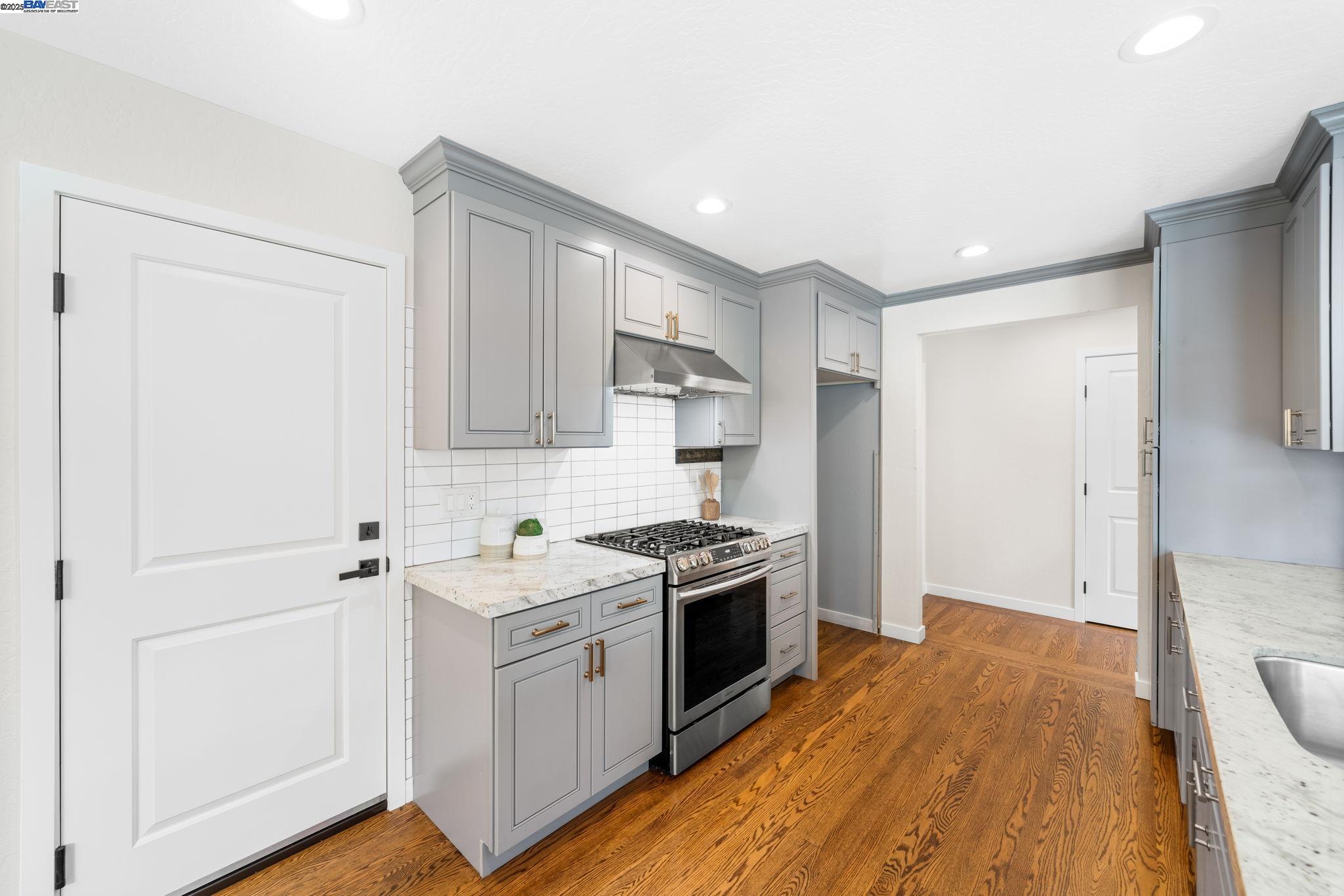 Detail Gallery Image 5 of 32 For 1168 Hillcrest Ct, Livermore,  CA 94550 - 4 Beds | 2 Baths