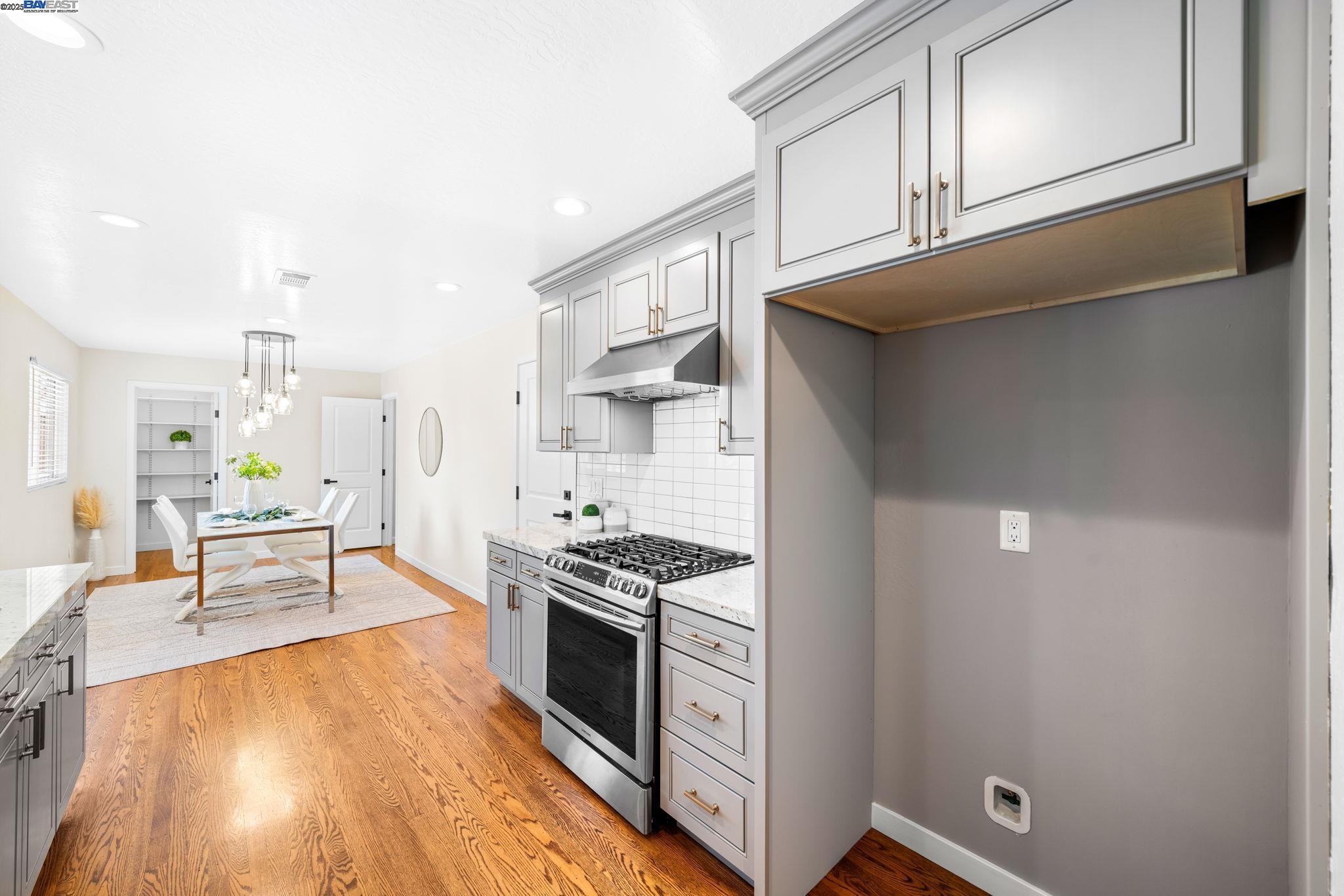 Detail Gallery Image 8 of 32 For 1168 Hillcrest Ct, Livermore,  CA 94550 - 4 Beds | 2 Baths