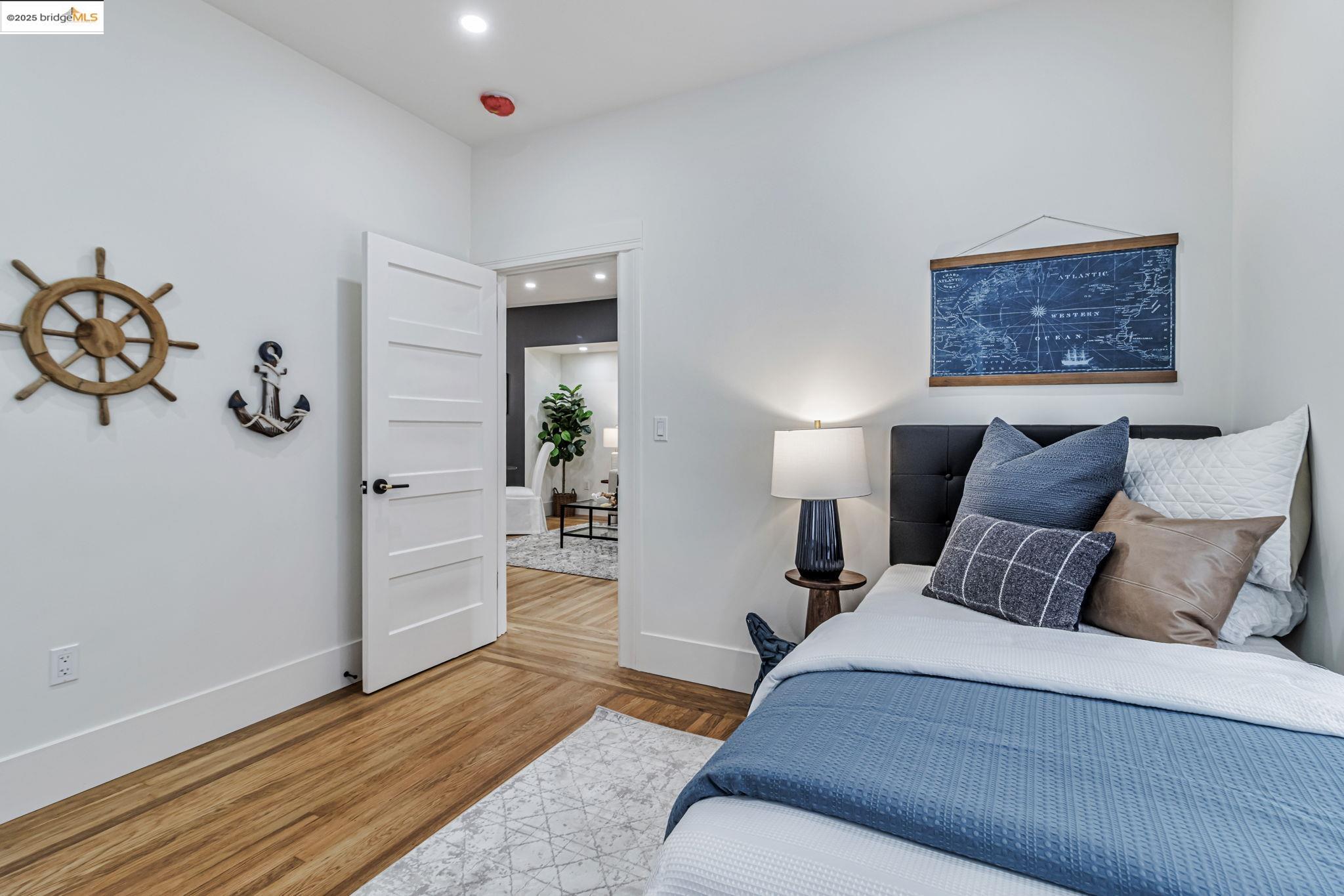 Detail Gallery Image 19 of 39 For 5614 Dover St, Oakland,  CA 94609 - 3 Beds | 2/1 Baths