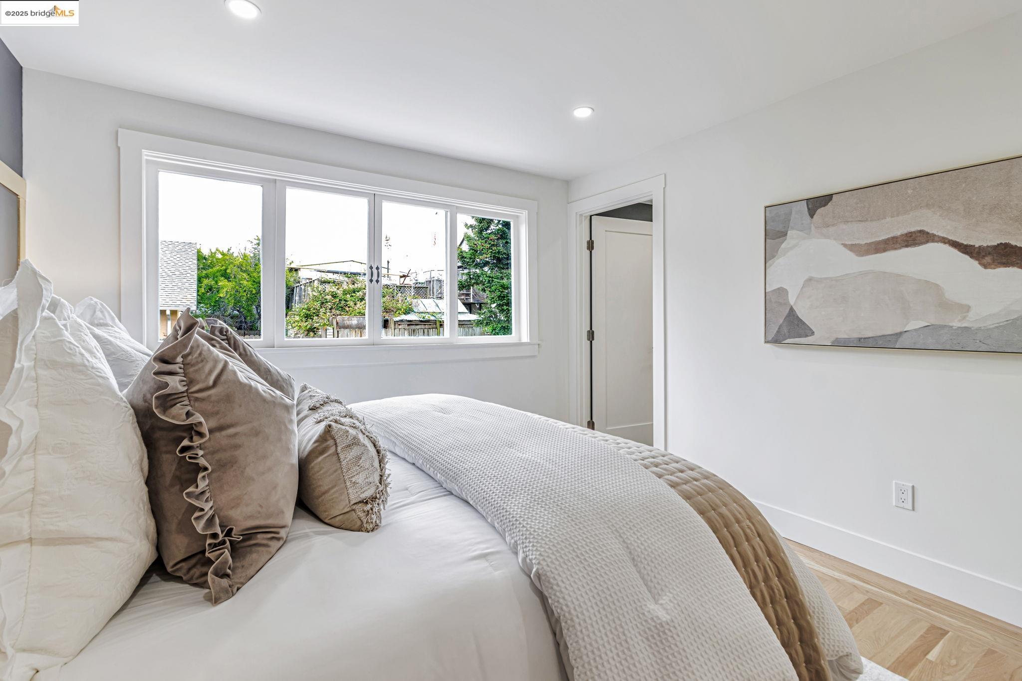 Detail Gallery Image 26 of 39 For 5614 Dover St, Oakland,  CA 94609 - 3 Beds | 2/1 Baths