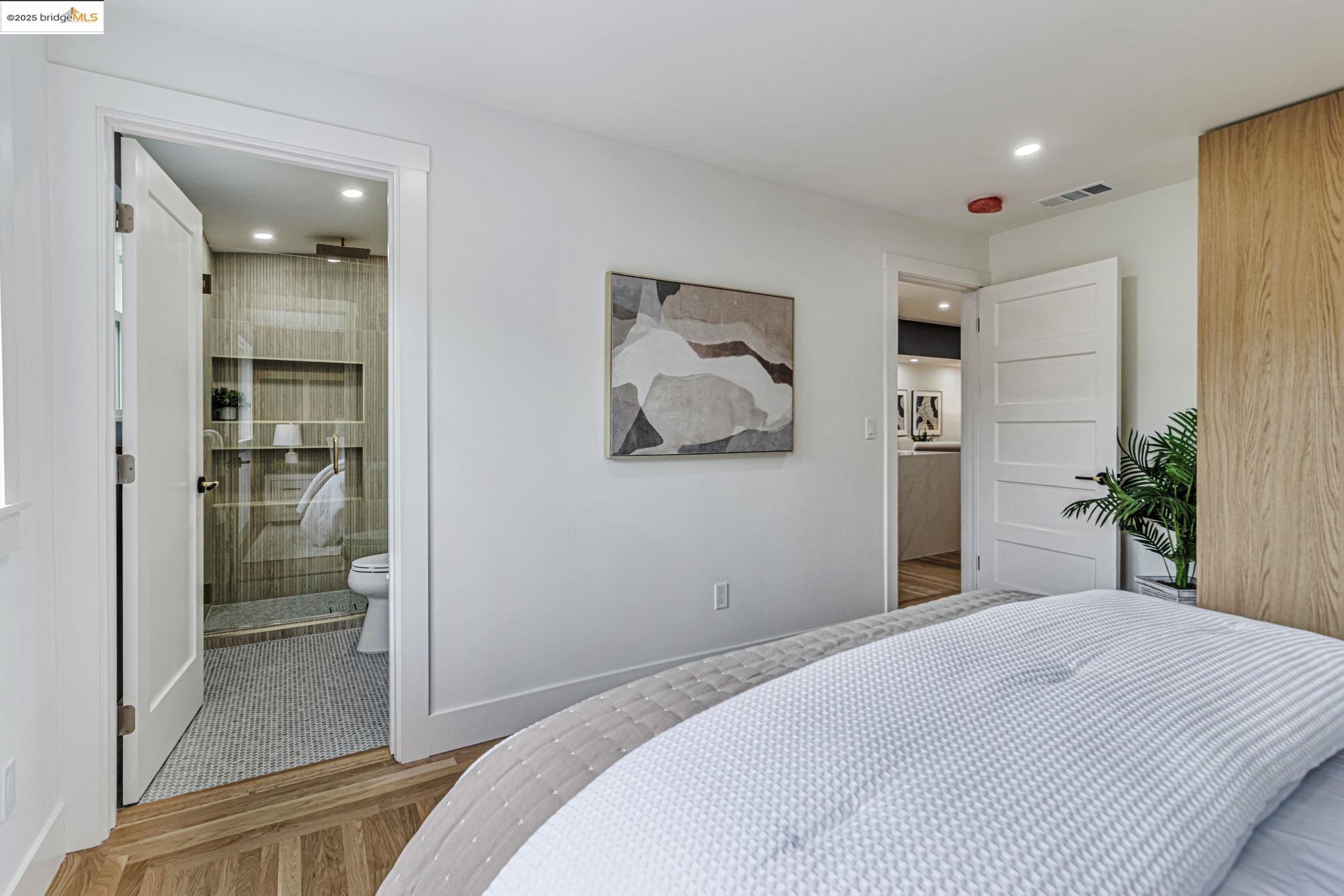 Detail Gallery Image 27 of 39 For 5614 Dover St, Oakland,  CA 94609 - 3 Beds | 2/1 Baths