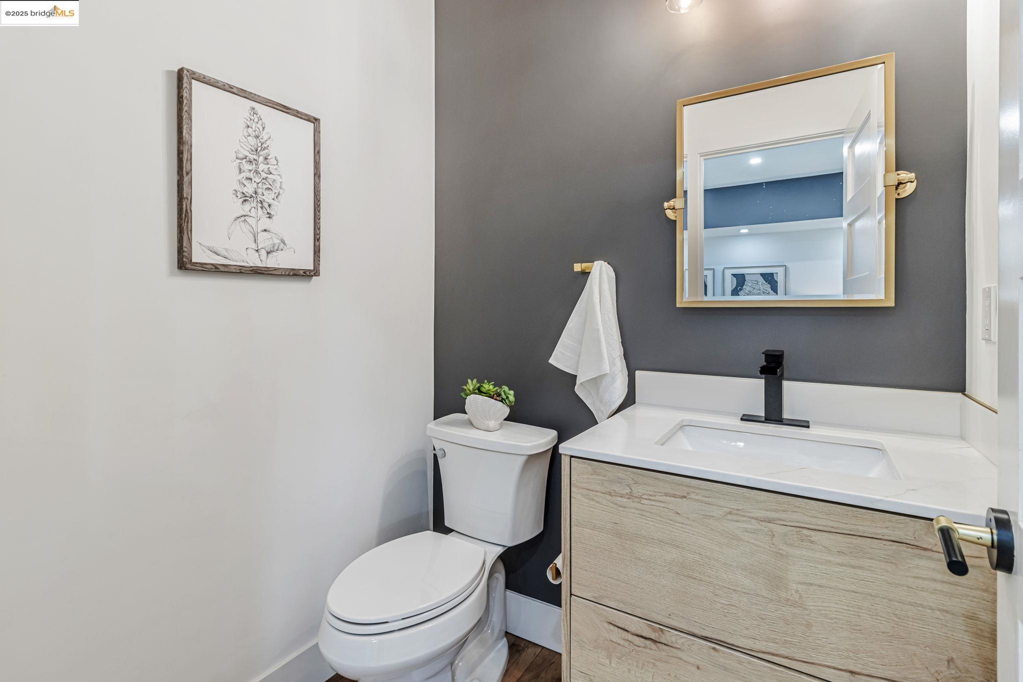 Detail Gallery Image 28 of 39 For 5614 Dover St, Oakland,  CA 94609 - 3 Beds | 2/1 Baths