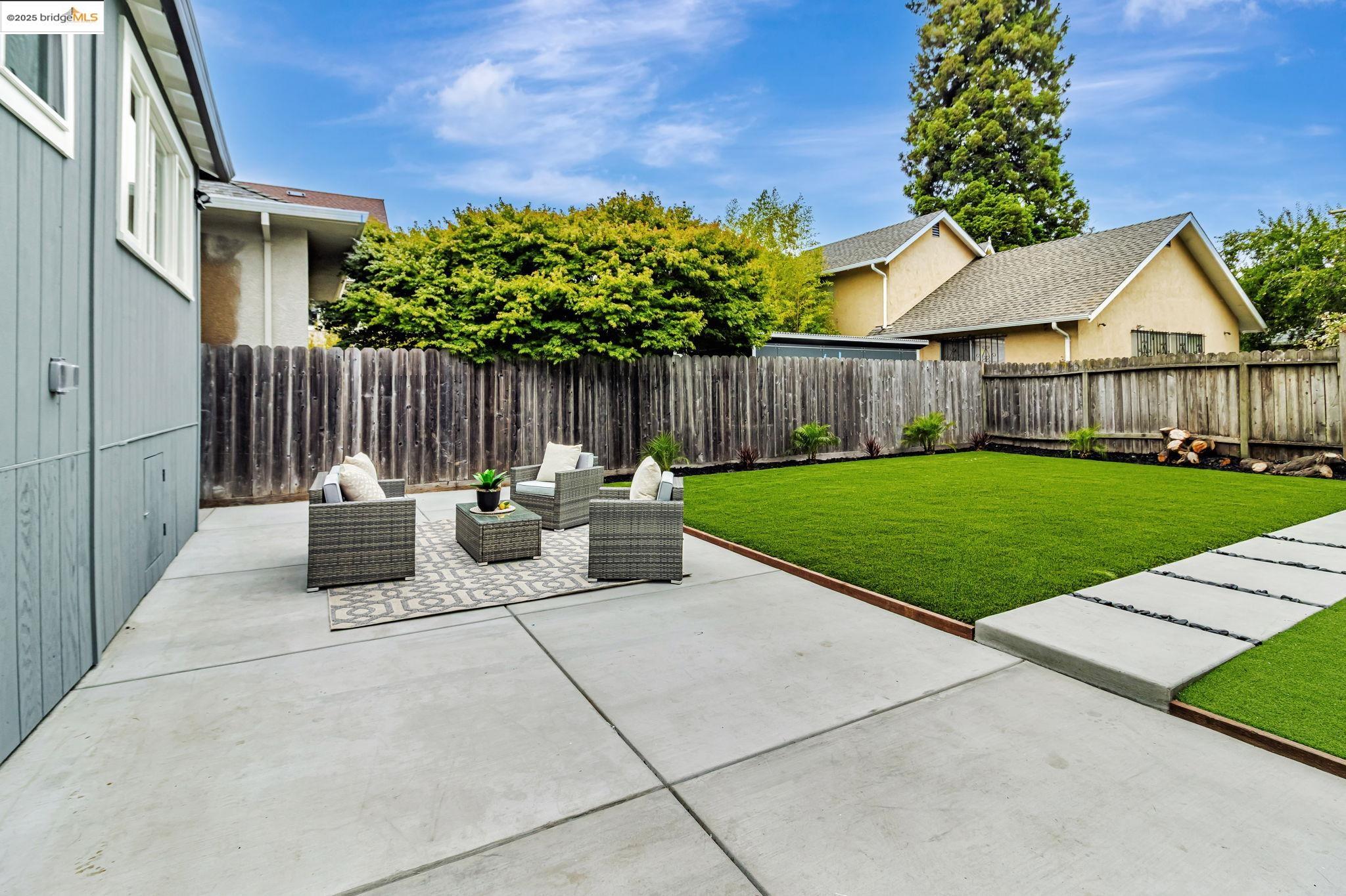 Detail Gallery Image 34 of 39 For 5614 Dover St, Oakland,  CA 94609 - 3 Beds | 2/1 Baths