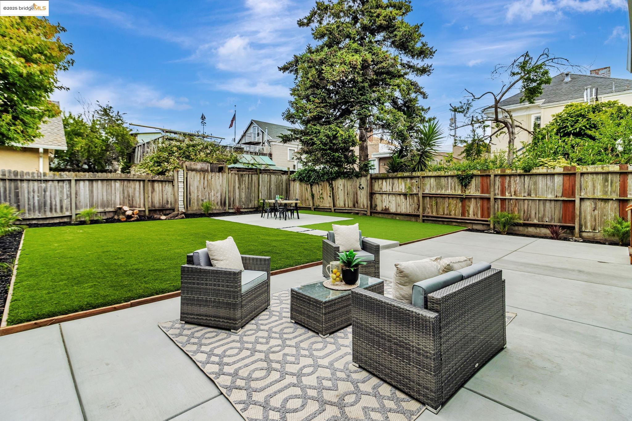 Detail Gallery Image 35 of 39 For 5614 Dover St, Oakland,  CA 94609 - 3 Beds | 2/1 Baths