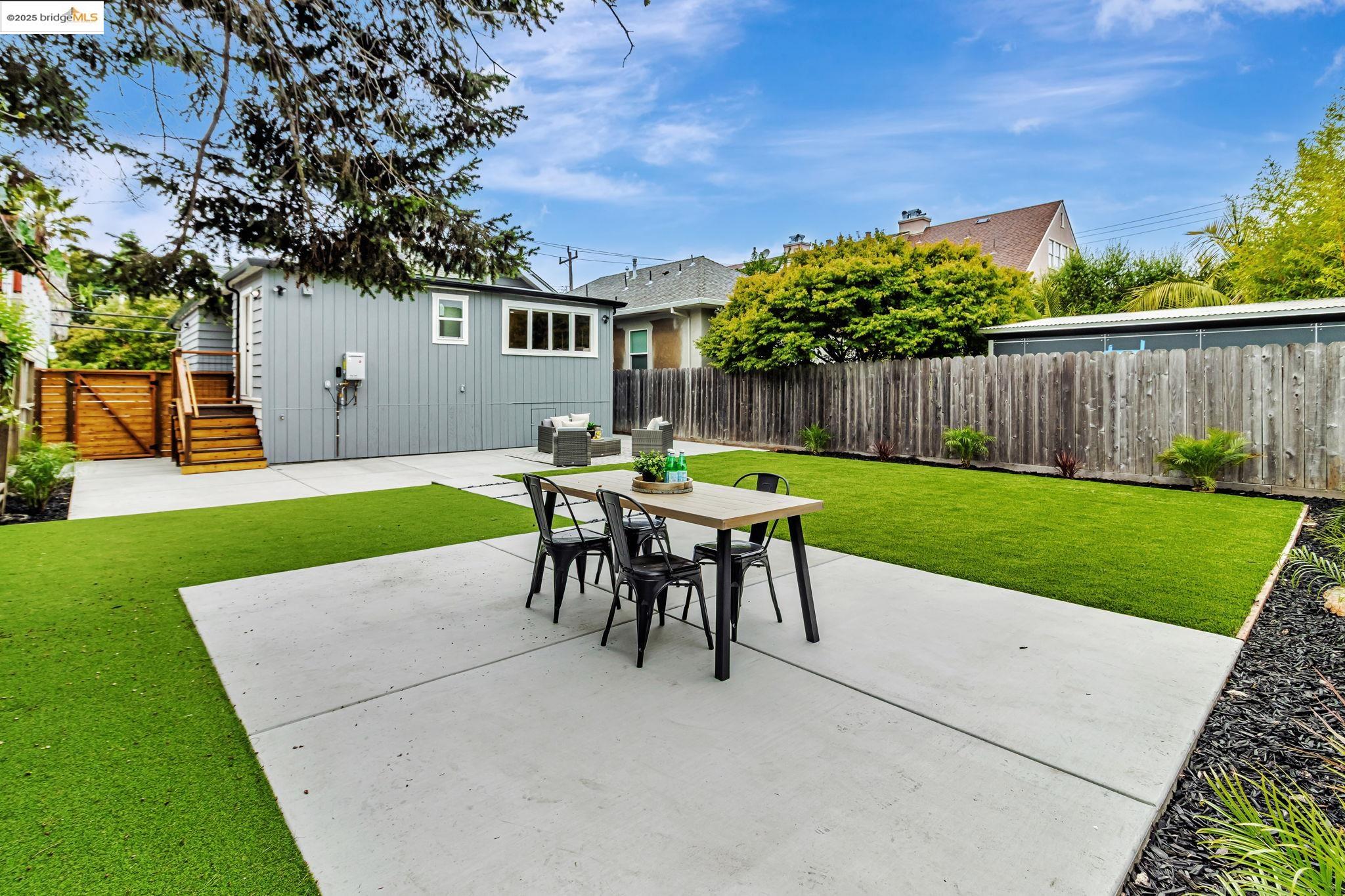 Detail Gallery Image 36 of 39 For 5614 Dover St, Oakland,  CA 94609 - 3 Beds | 2/1 Baths