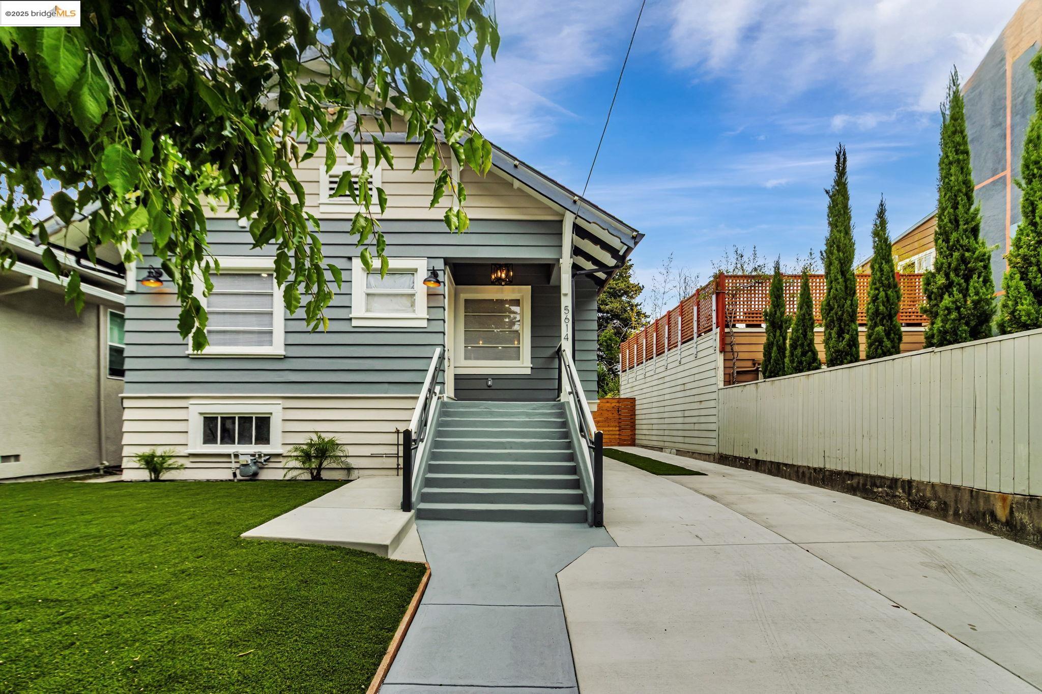 Detail Gallery Image 5 of 39 For 5614 Dover St, Oakland,  CA 94609 - 3 Beds | 2/1 Baths