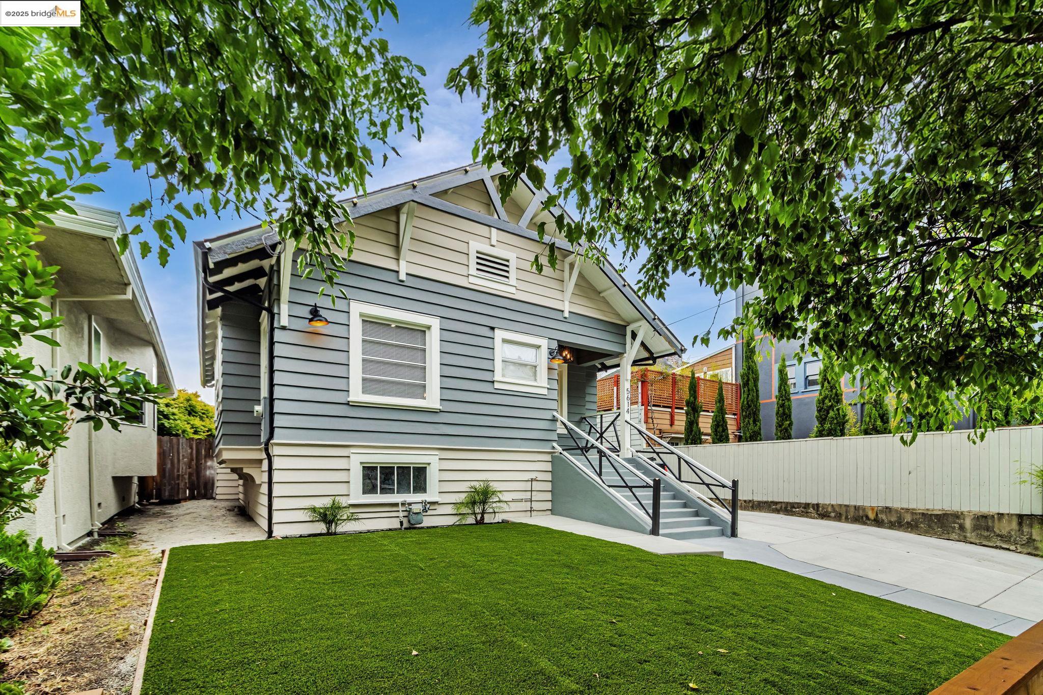 Detail Gallery Image 6 of 39 For 5614 Dover St, Oakland,  CA 94609 - 3 Beds | 2/1 Baths