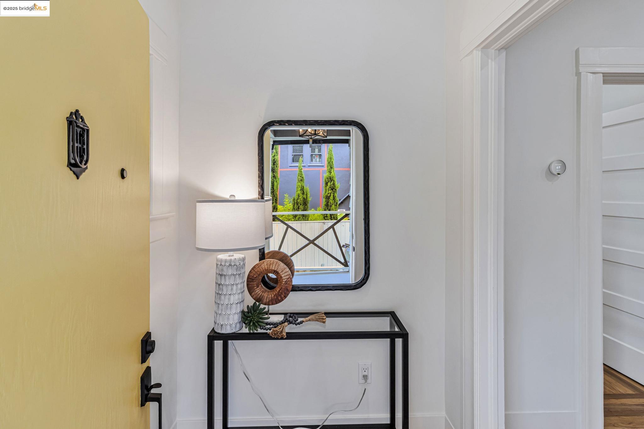 Detail Gallery Image 8 of 39 For 5614 Dover St, Oakland,  CA 94609 - 3 Beds | 2/1 Baths