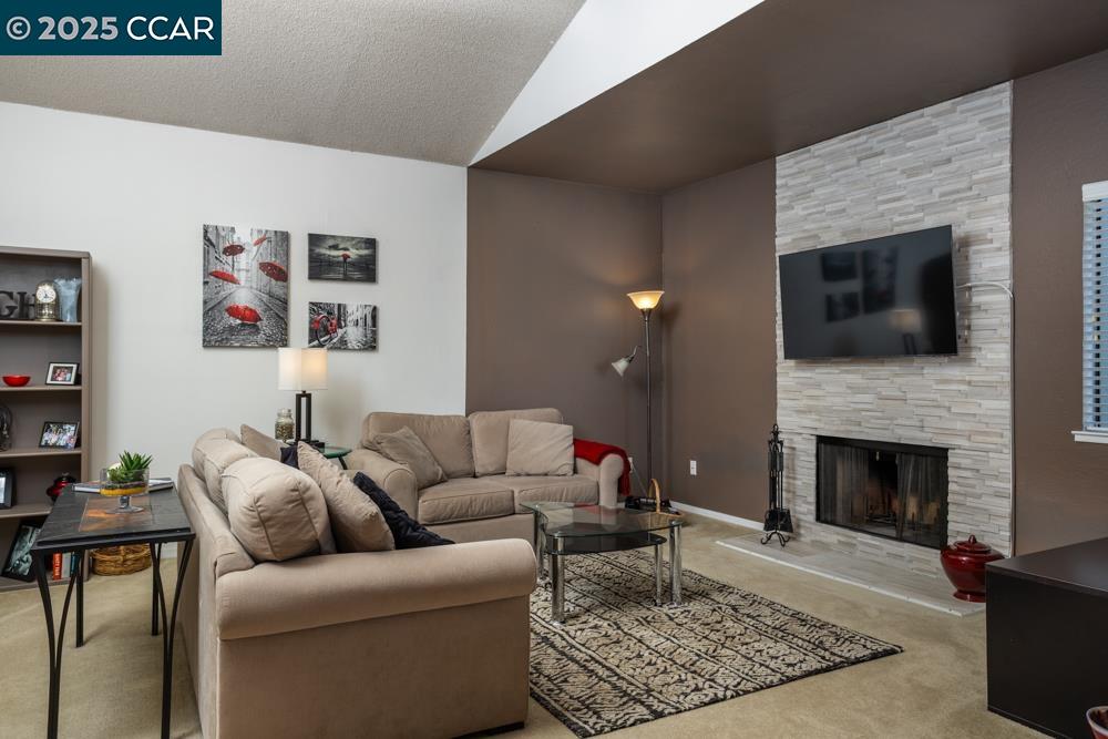 Photo #2: 41100742 Listing 