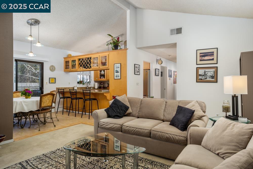 Photo #3: 41100742 Listing 