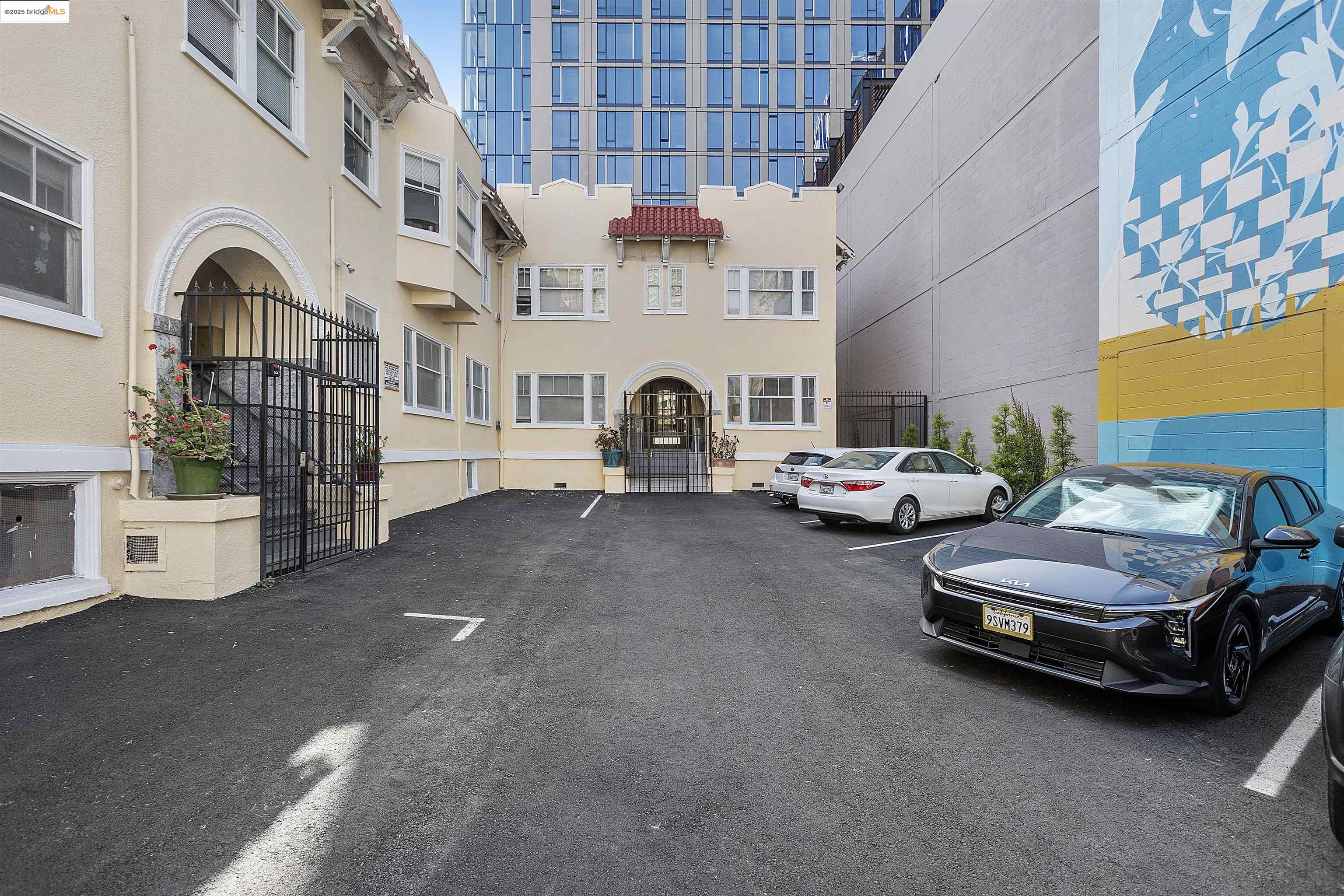 Photo #2: 41100756 Listing 