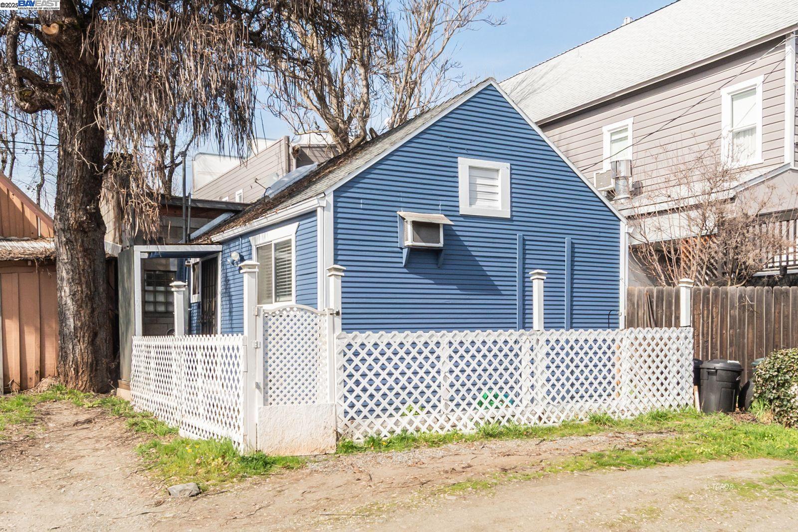 Detail Gallery Image 1 of 50 For 493 Main St., Weaverville,  CA 96093 - 1 Beds | 2/1 Baths
