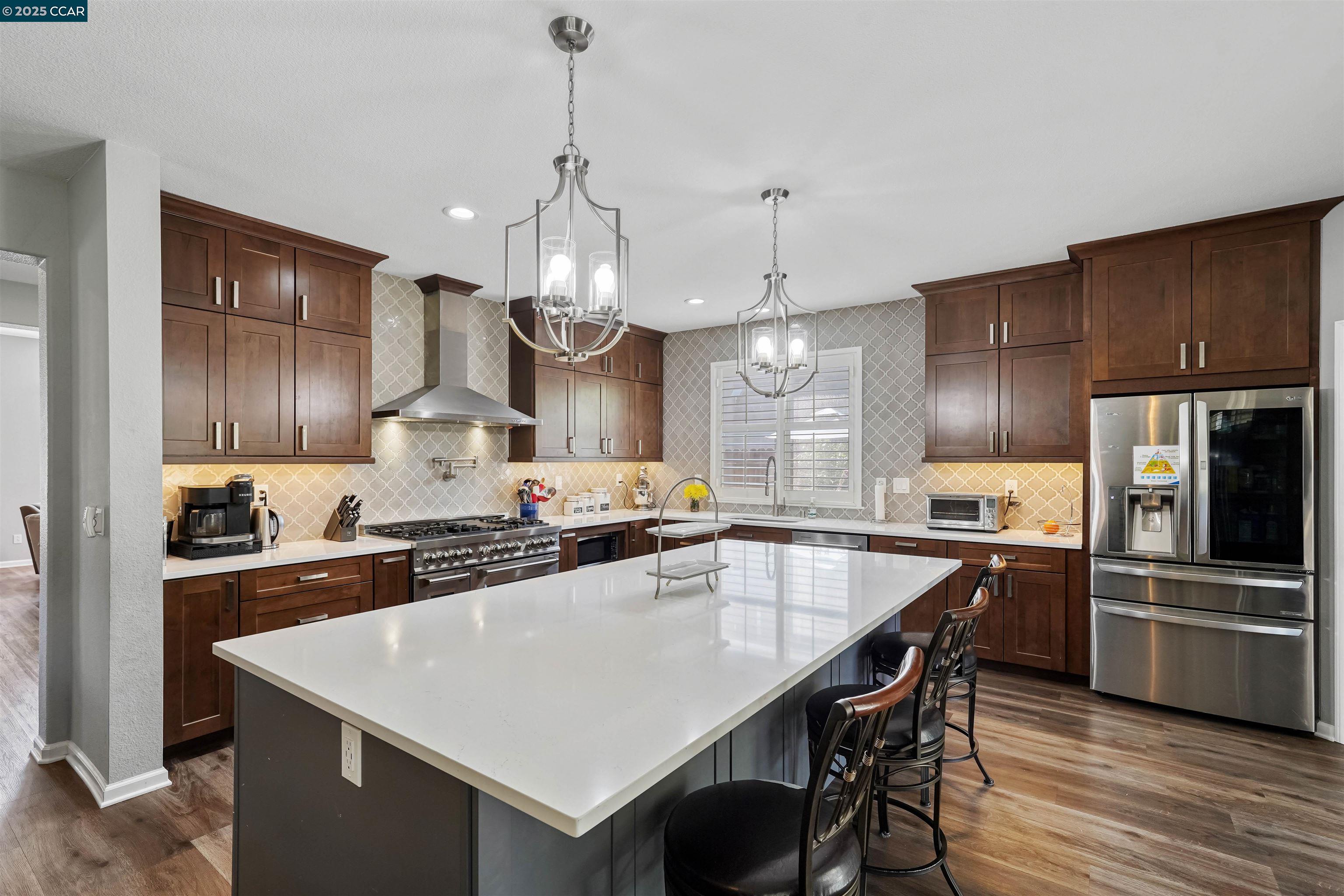 Detail Gallery Image 2 of 47 For 812 Westgate Drive, Vacaville,  CA 95687-7722 - 5 Beds | 3 Baths