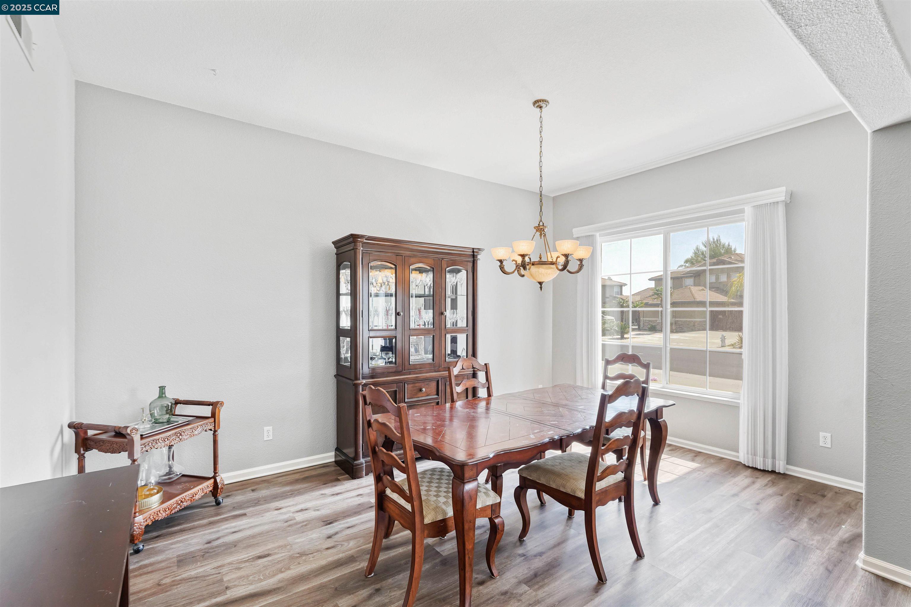 Detail Gallery Image 15 of 47 For 812 Westgate Drive, Vacaville,  CA 95687-7722 - 5 Beds | 3 Baths