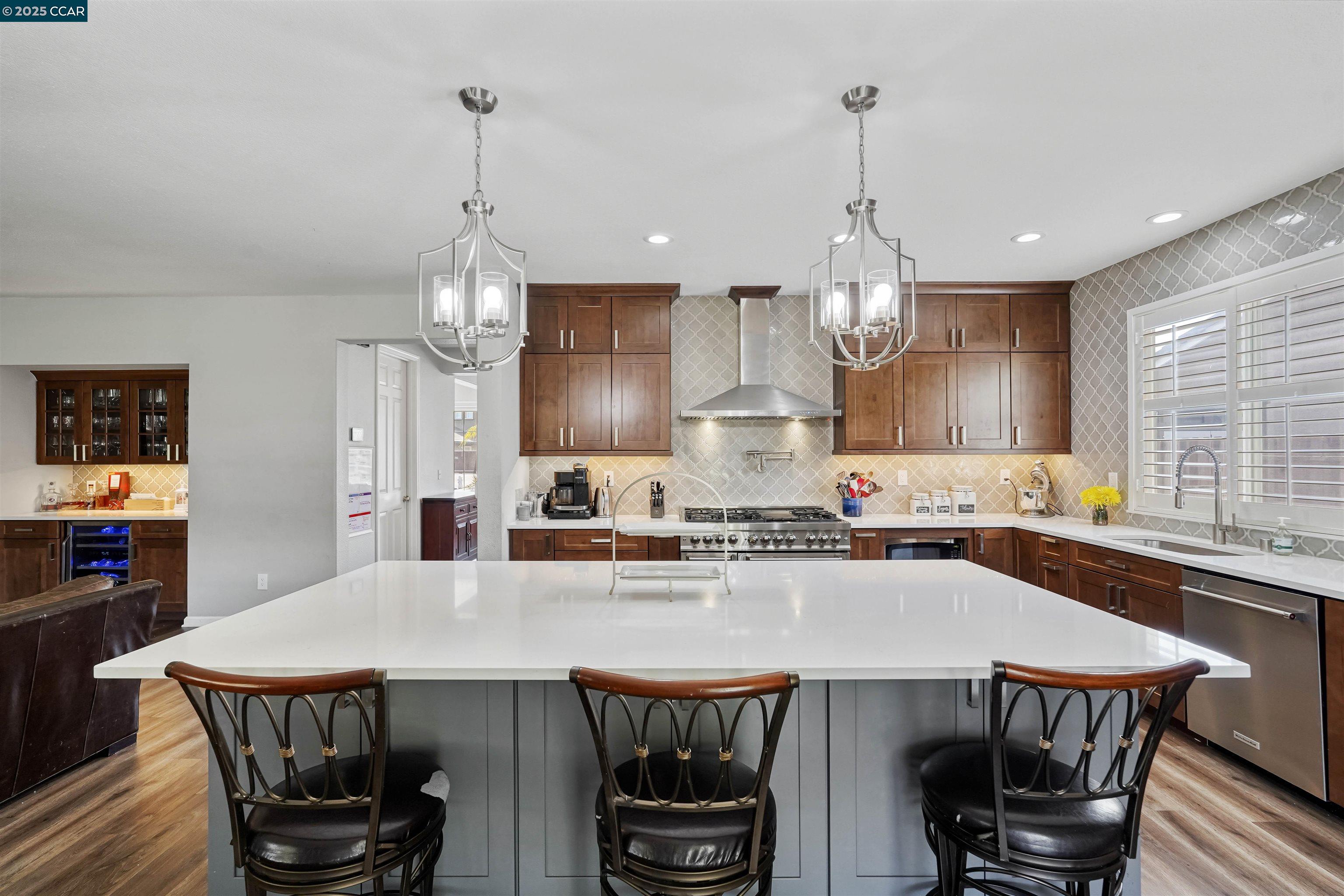 Detail Gallery Image 3 of 47 For 812 Westgate Drive, Vacaville,  CA 95687-7722 - 5 Beds | 3 Baths