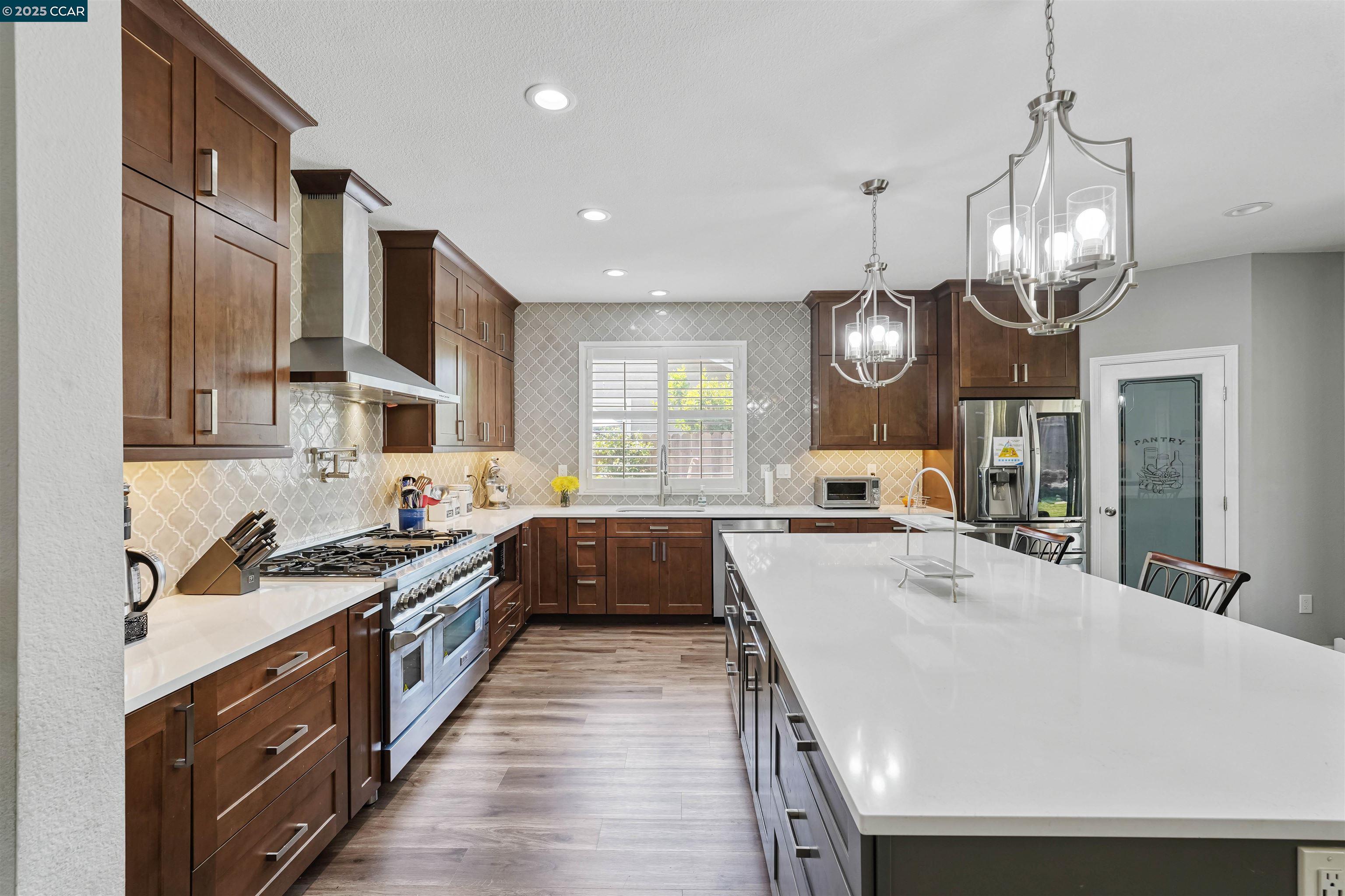 Detail Gallery Image 4 of 47 For 812 Westgate Drive, Vacaville,  CA 95687-7722 - 5 Beds | 3 Baths