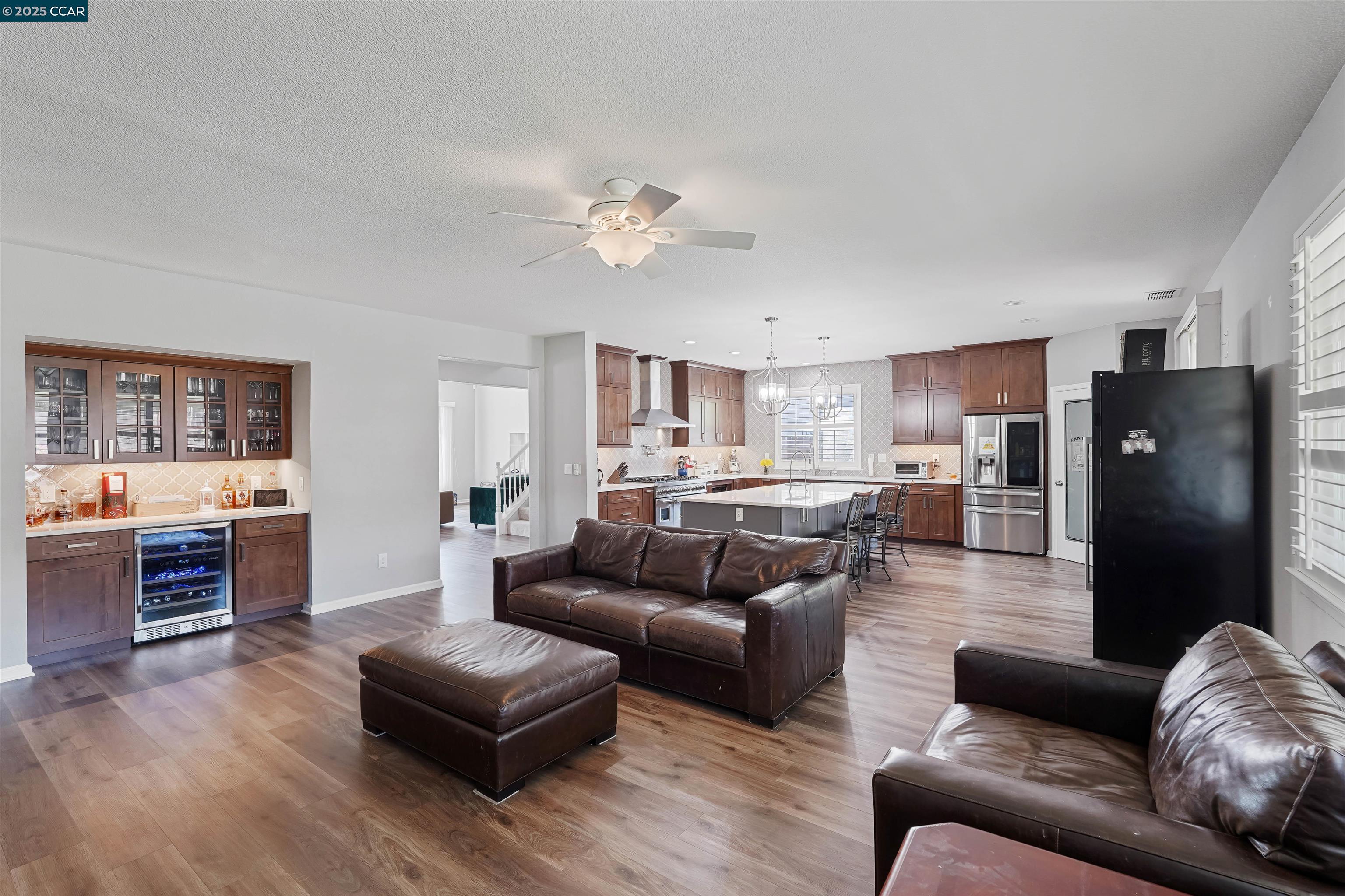 Detail Gallery Image 6 of 47 For 812 Westgate Drive, Vacaville,  CA 95687-7722 - 5 Beds | 3 Baths