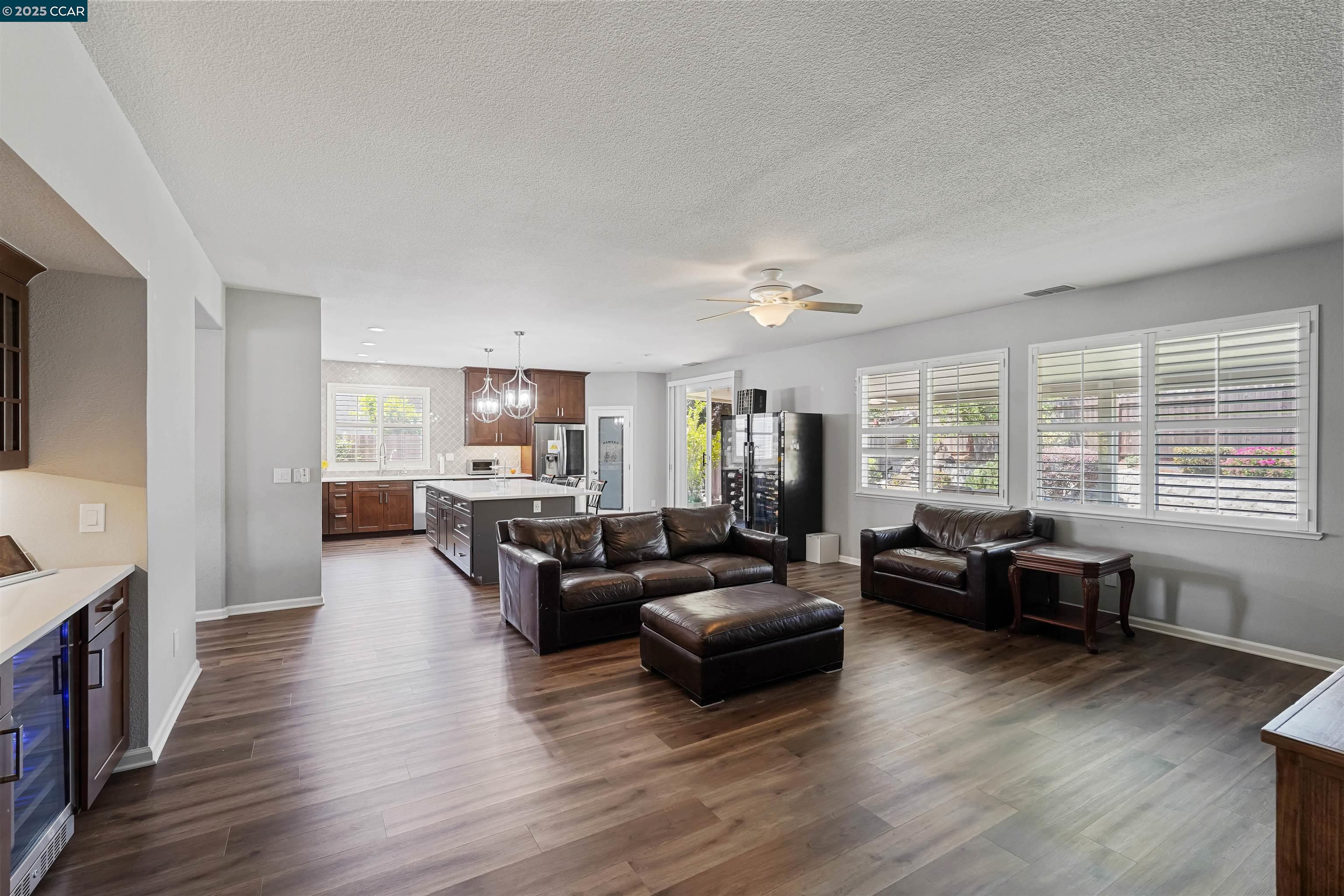 Detail Gallery Image 7 of 47 For 812 Westgate Drive, Vacaville,  CA 95687-7722 - 5 Beds | 3 Baths
