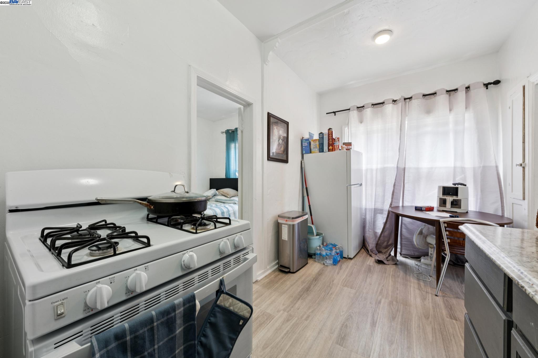 Detail Gallery Image 30 of 39 For 1360 Berkeley Way, Berkeley,  CA 94702 - – Beds | – Baths
