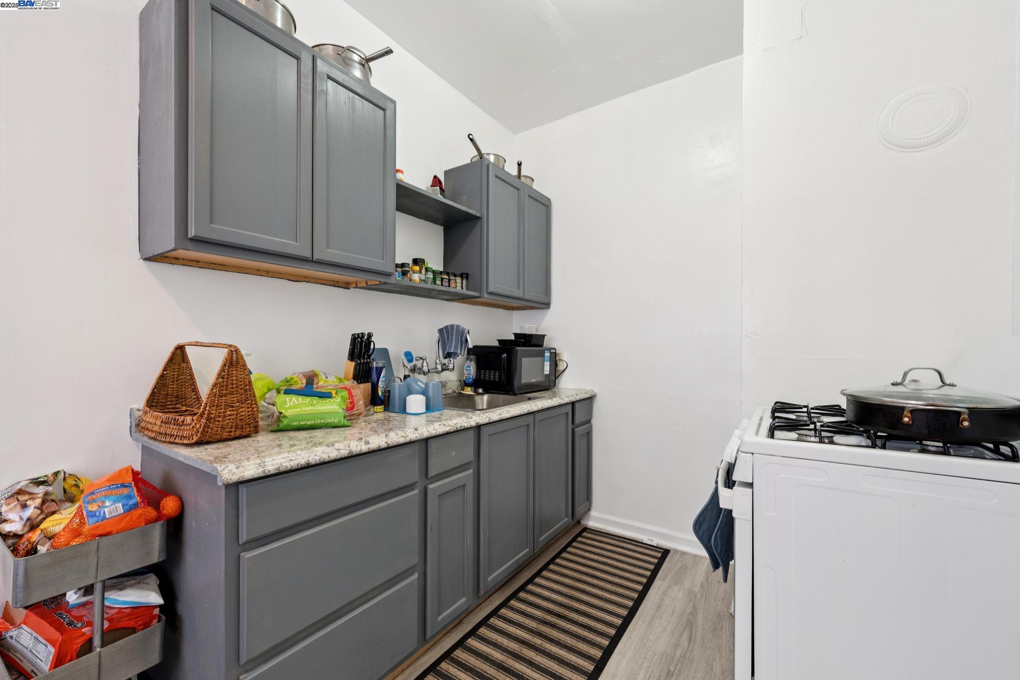 Detail Gallery Image 33 of 39 For 1360 Berkeley Way, Berkeley,  CA 94702 - – Beds | – Baths