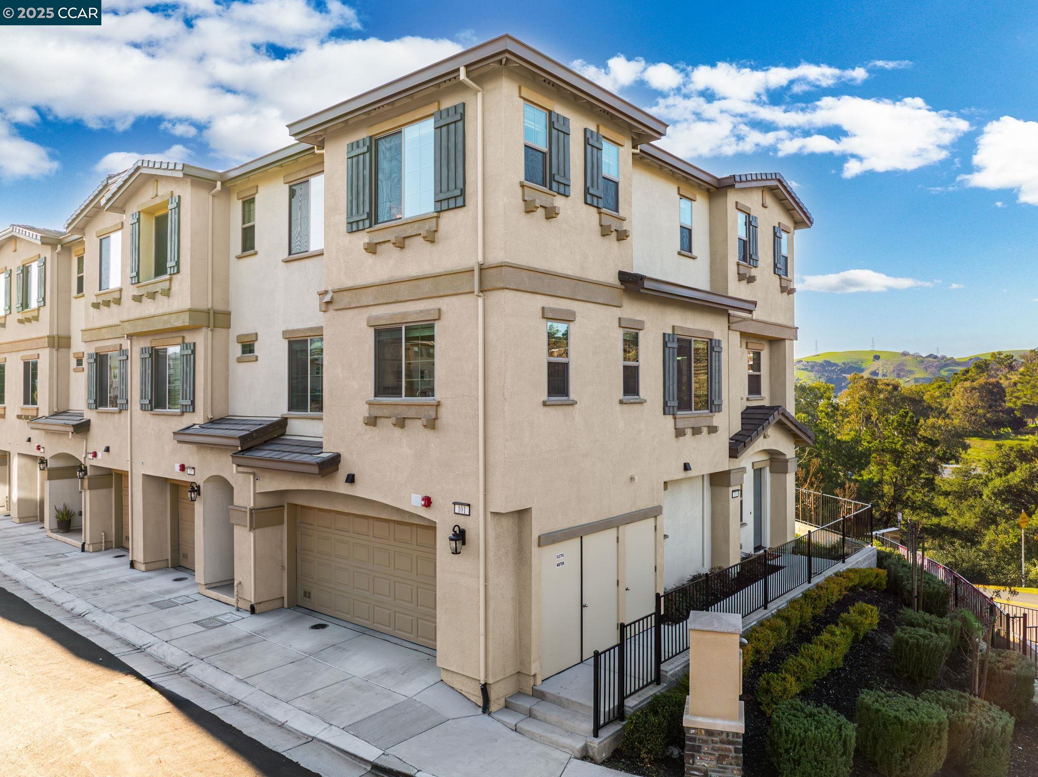 Photo #2: 41100775 Listing 