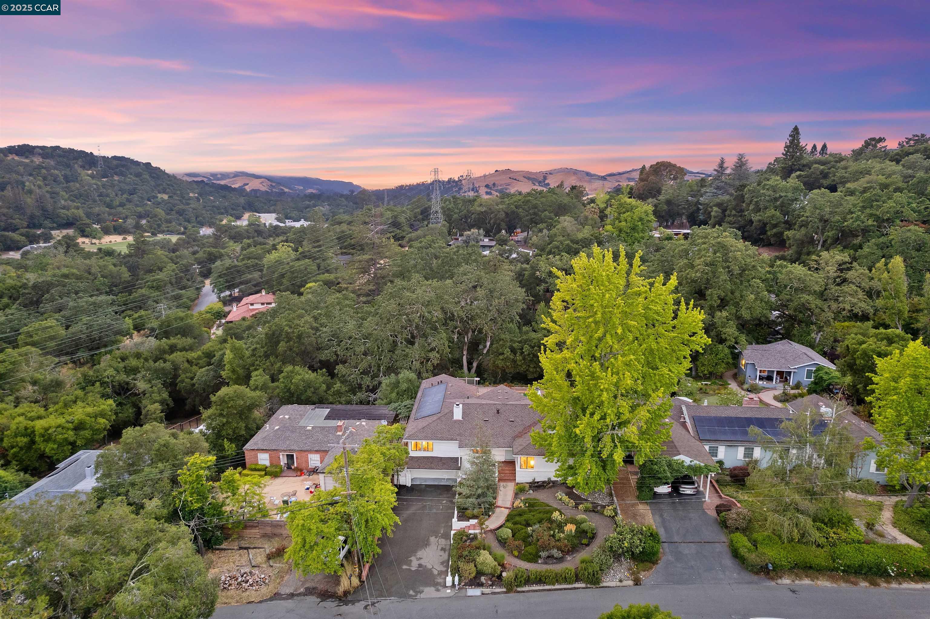 Detail Gallery Image 11 of 49 For 25 Acacia Dr, Orinda,  CA 94563 - 5 Beds | 3/1 Baths