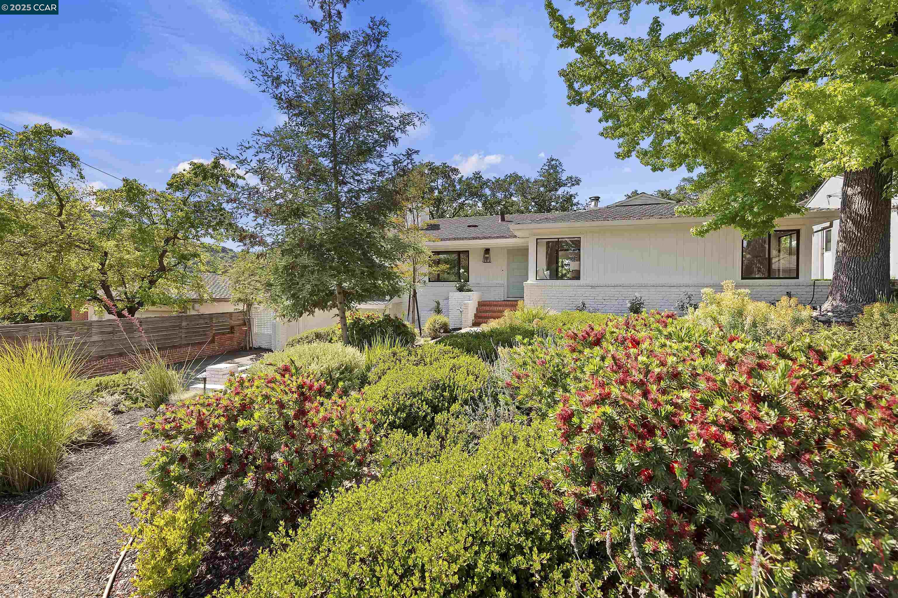 Detail Gallery Image 13 of 49 For 25 Acacia Dr, Orinda,  CA 94563 - 5 Beds | 3/1 Baths