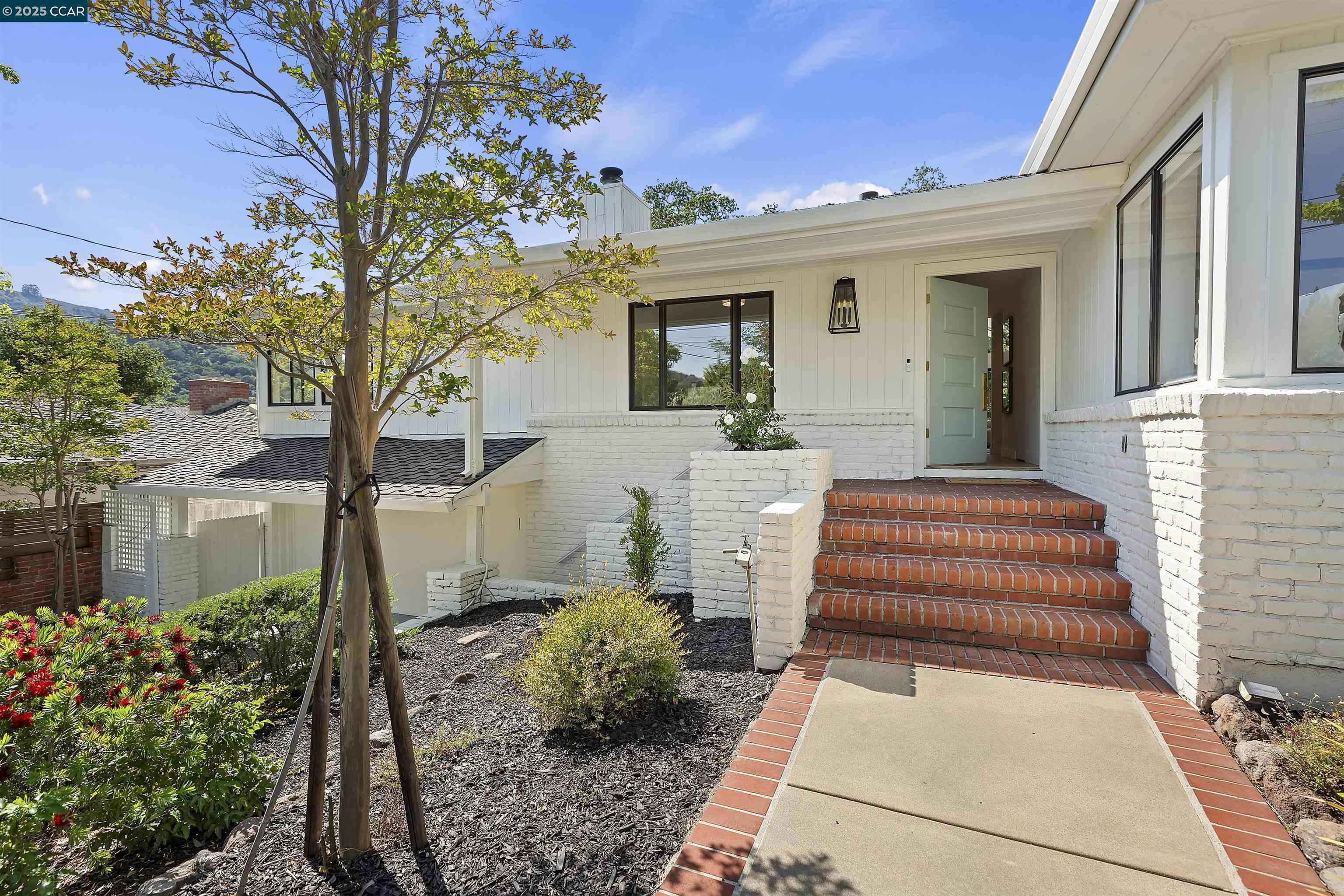 Detail Gallery Image 14 of 49 For 25 Acacia Dr, Orinda,  CA 94563 - 5 Beds | 3/1 Baths