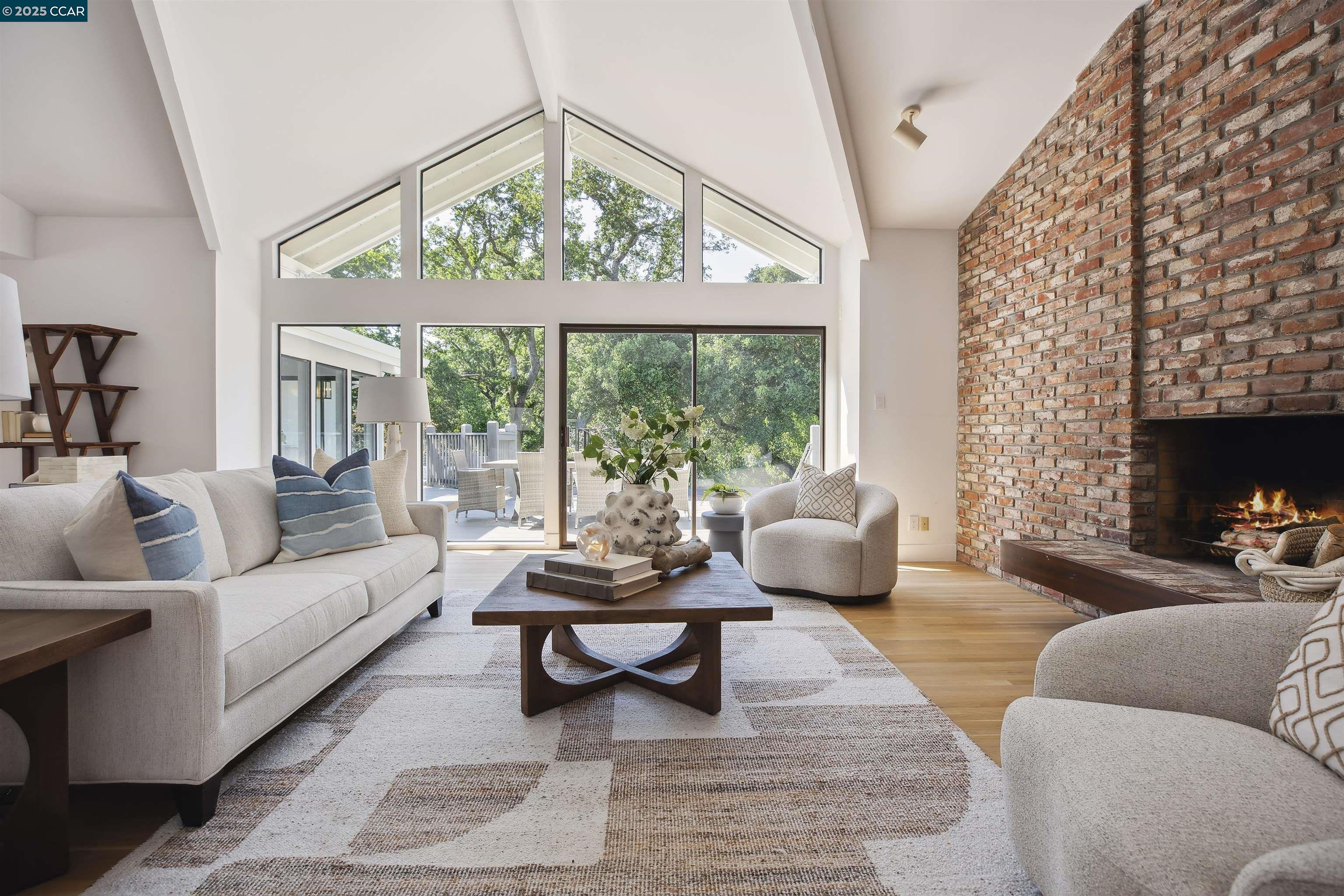 Detail Gallery Image 15 of 49 For 25 Acacia Dr, Orinda,  CA 94563 - 5 Beds | 3/1 Baths