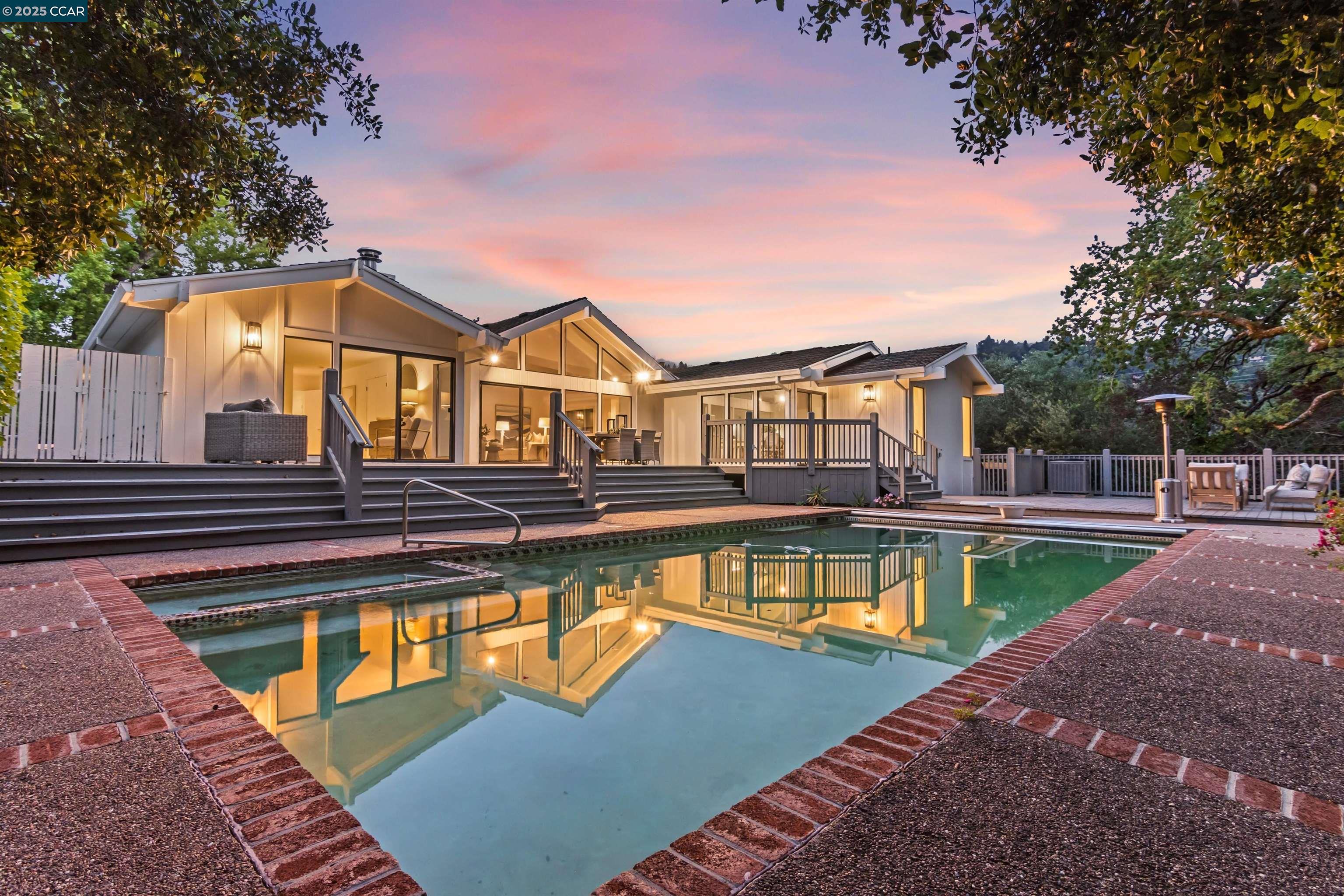 Detail Gallery Image 4 of 49 For 25 Acacia Dr, Orinda,  CA 94563 - 5 Beds | 3/1 Baths
