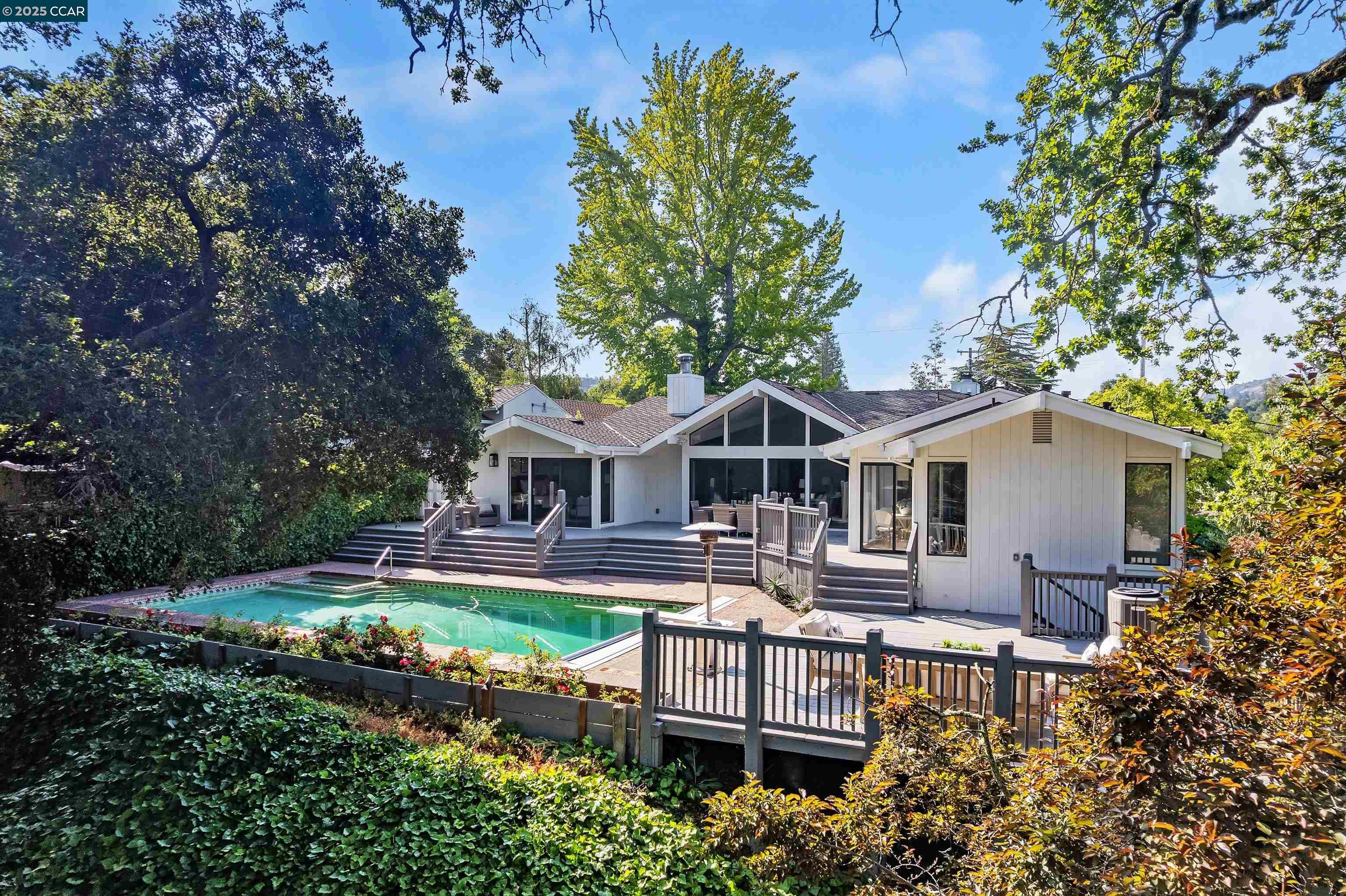 Detail Gallery Image 31 of 49 For 25 Acacia Dr, Orinda,  CA 94563 - 5 Beds | 3/1 Baths