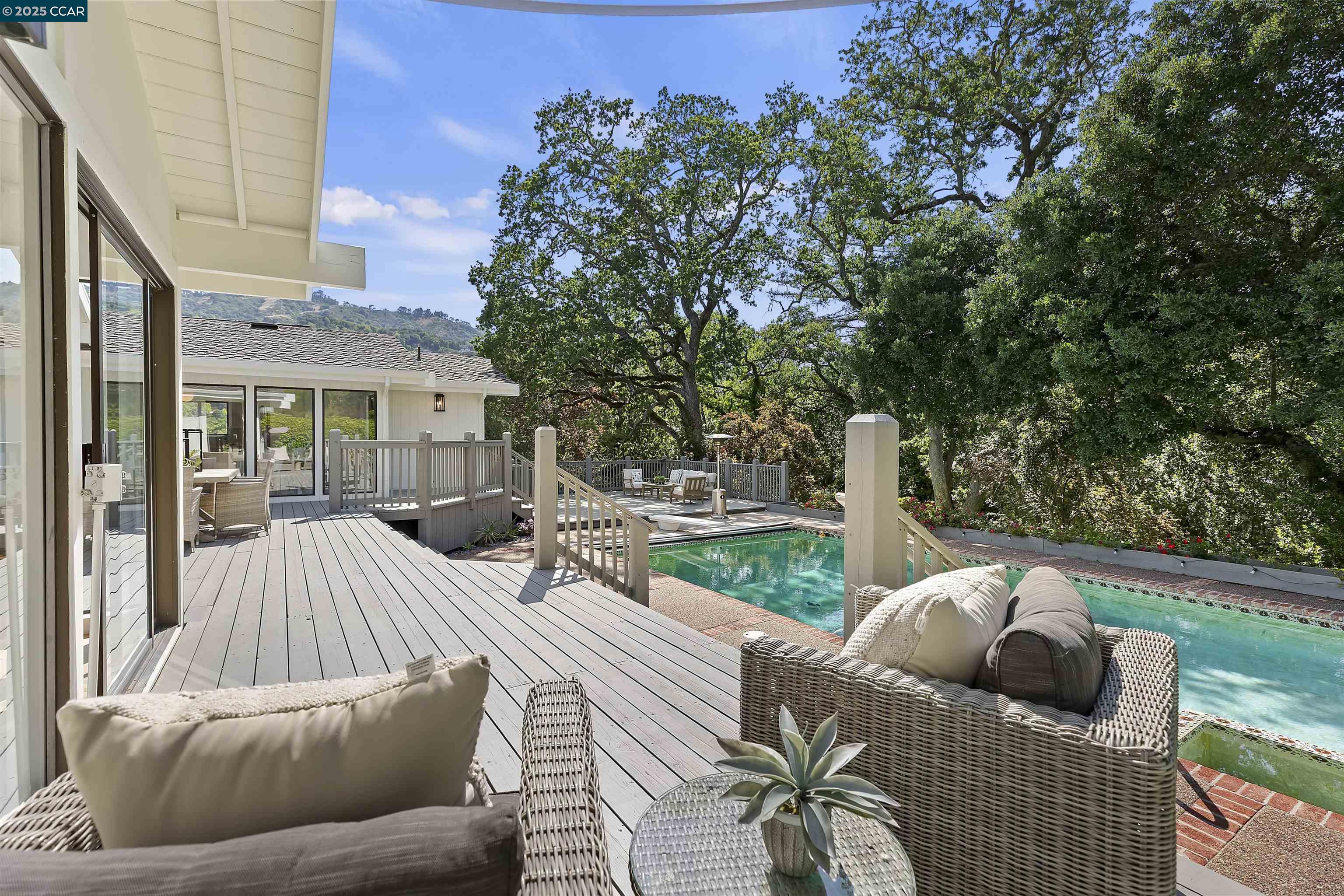 Detail Gallery Image 32 of 49 For 25 Acacia Dr, Orinda,  CA 94563 - 5 Beds | 3/1 Baths