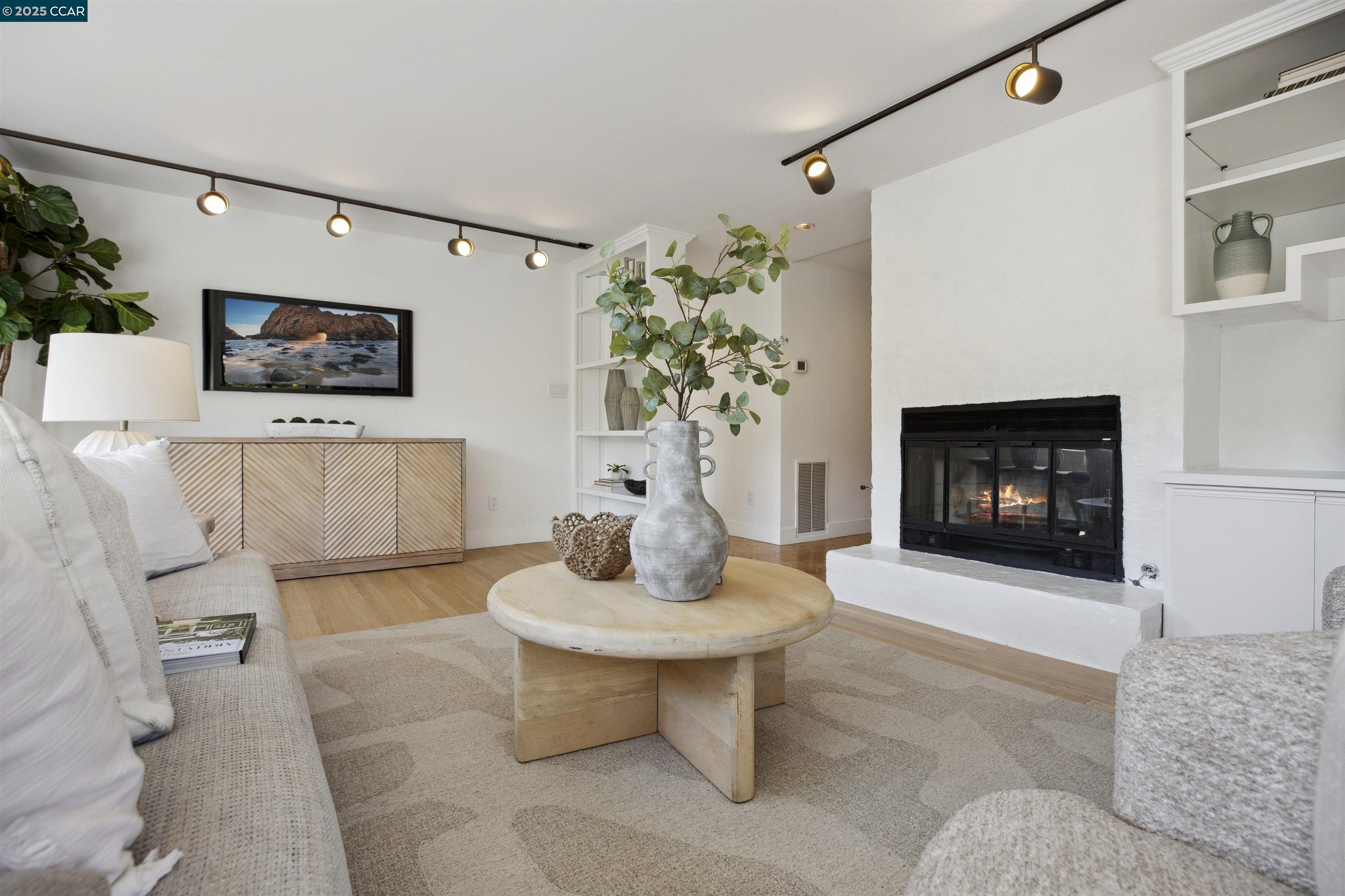 Detail Gallery Image 35 of 49 For 25 Acacia Dr, Orinda,  CA 94563 - 5 Beds | 3/1 Baths