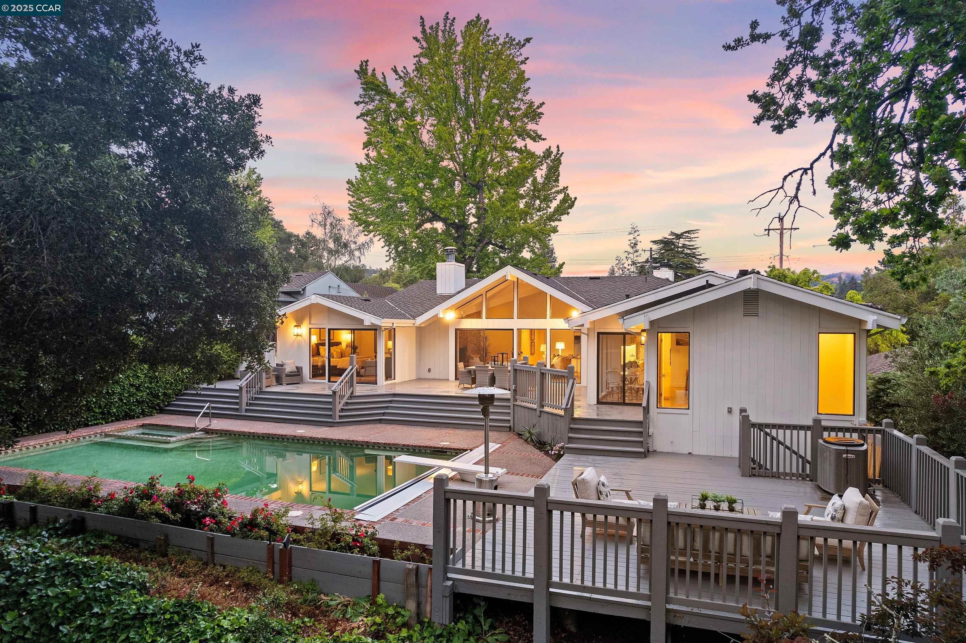 Detail Gallery Image 9 of 49 For 25 Acacia Dr, Orinda,  CA 94563 - 5 Beds | 3/1 Baths