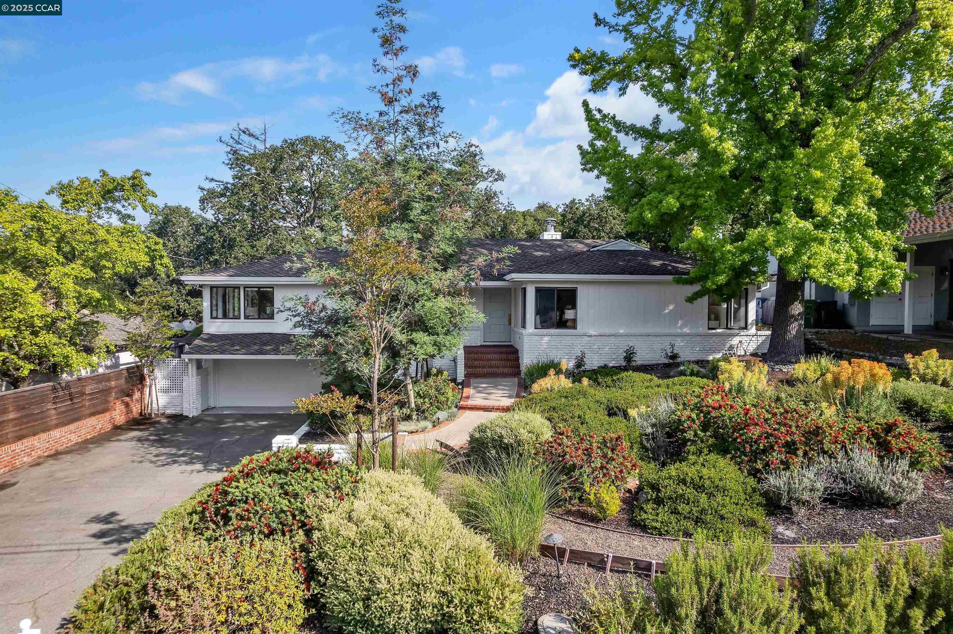 Detail Gallery Image 10 of 49 For 25 Acacia Dr, Orinda,  CA 94563 - 5 Beds | 3/1 Baths