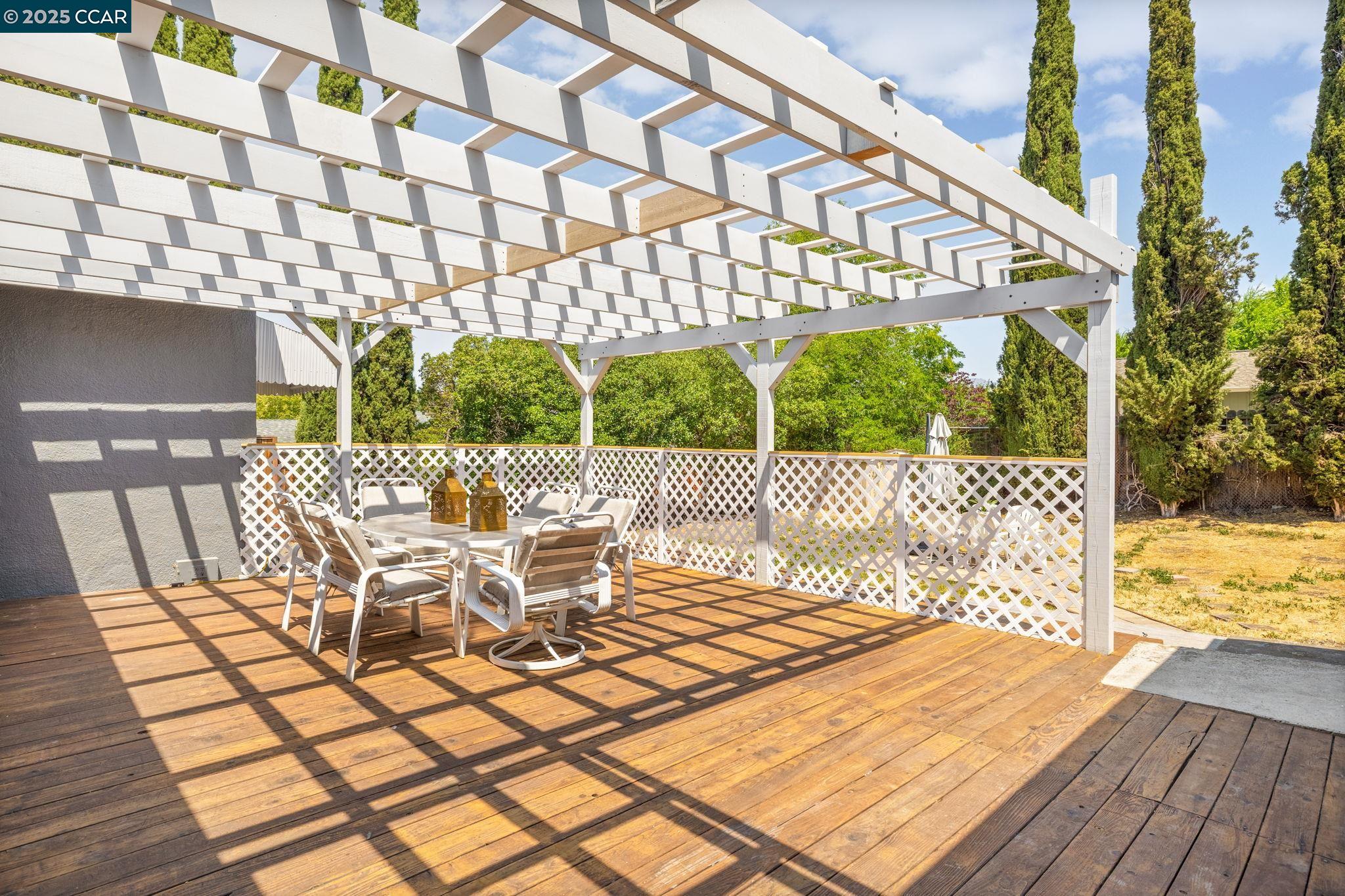 Detail Gallery Image 18 of 24 For 1590 3rd Ave, Walnut Creek,  CA 94597 - 4 Beds | 3 Baths