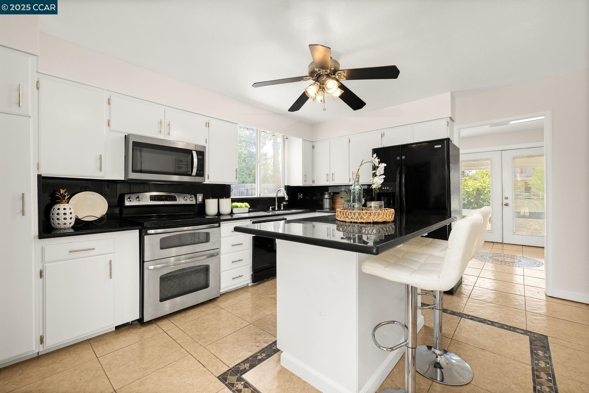 Detail Gallery Image 5 of 24 For 1590 3rd Ave, Walnut Creek,  CA 94597 - 4 Beds | 3 Baths