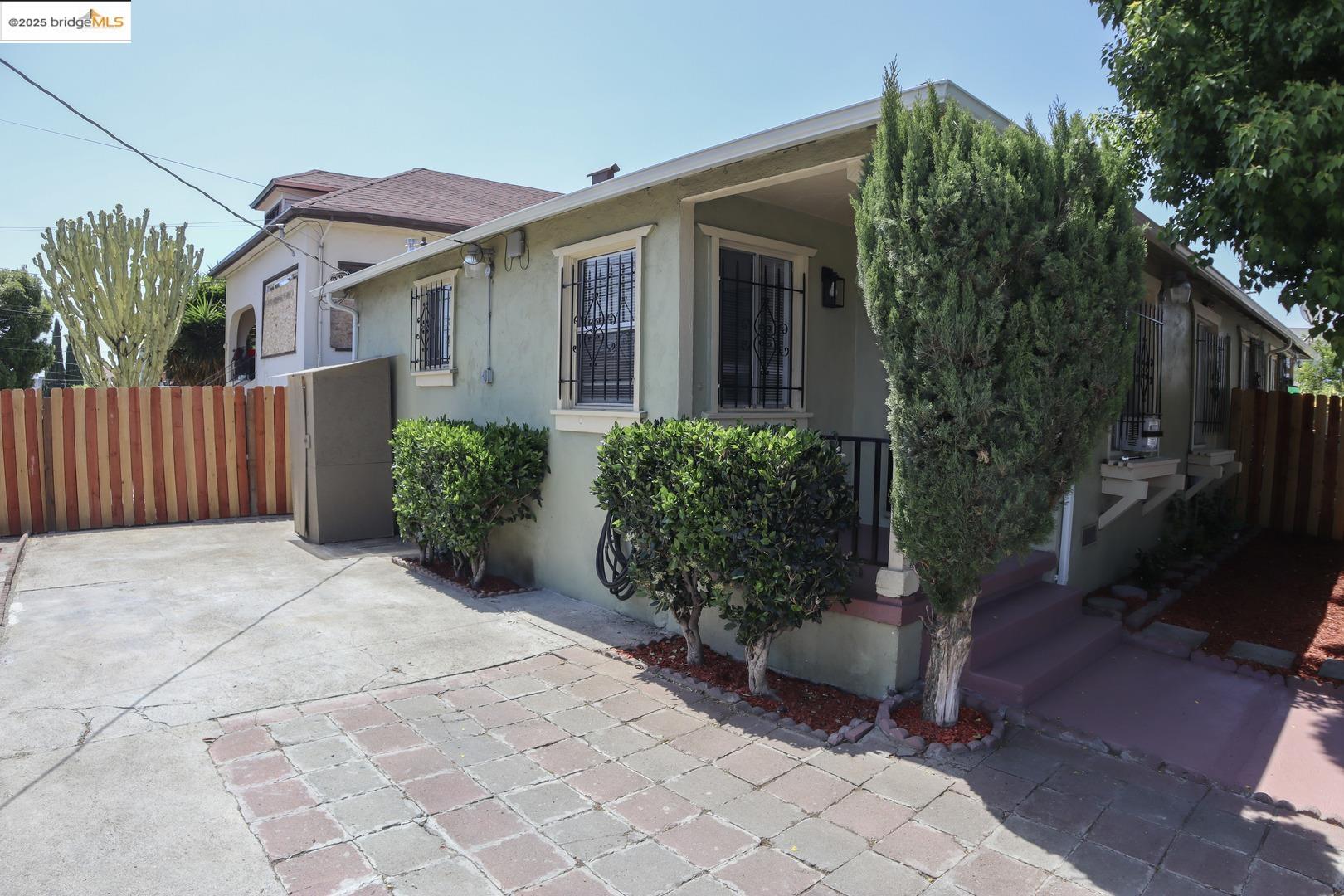 Thumbnail for 6921 Flora St, Oakland, CA 94621