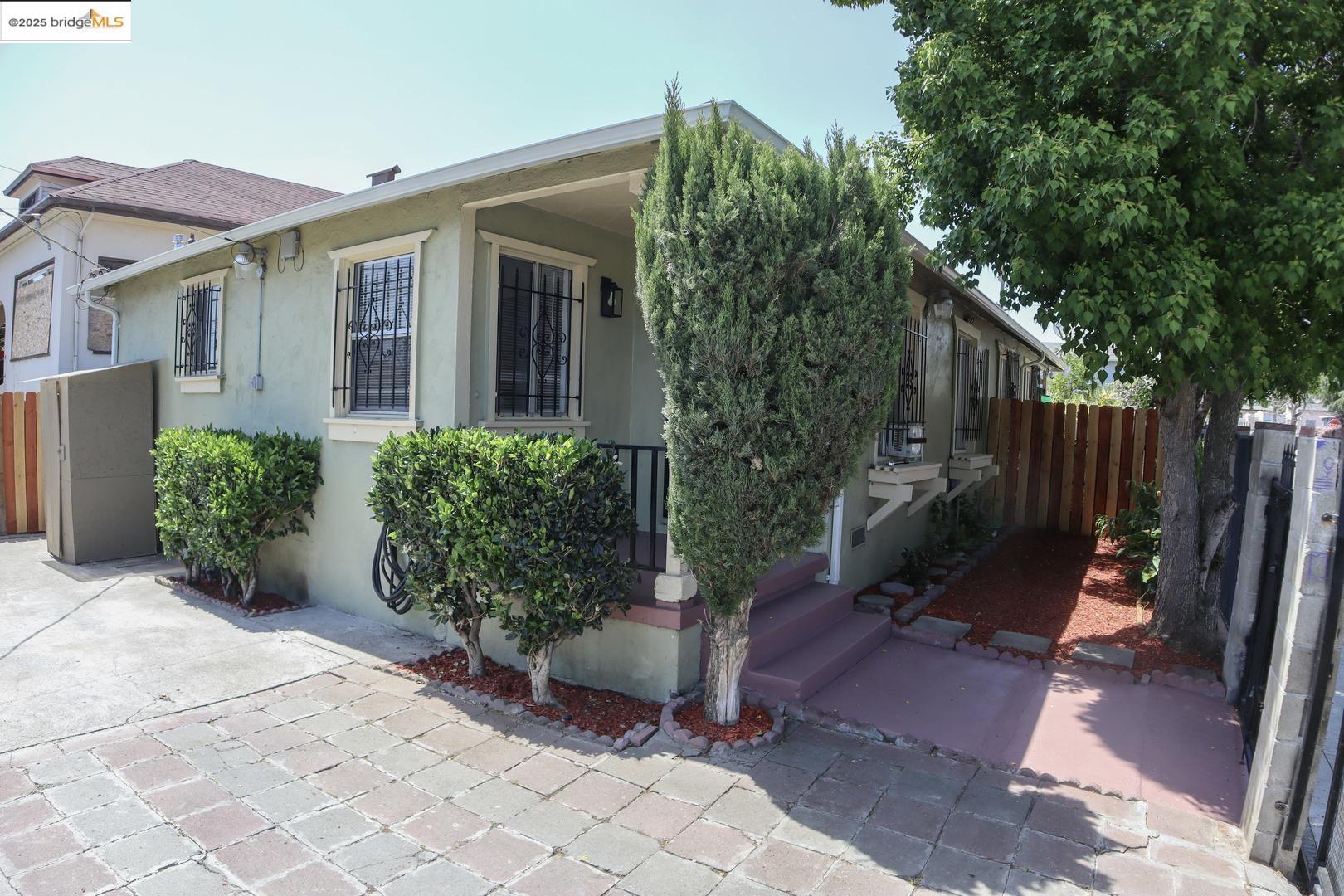 Detail Gallery Image 2 of 22 For 6921 Flora St, Oakland,  CA 94621 - – Beds | – Baths