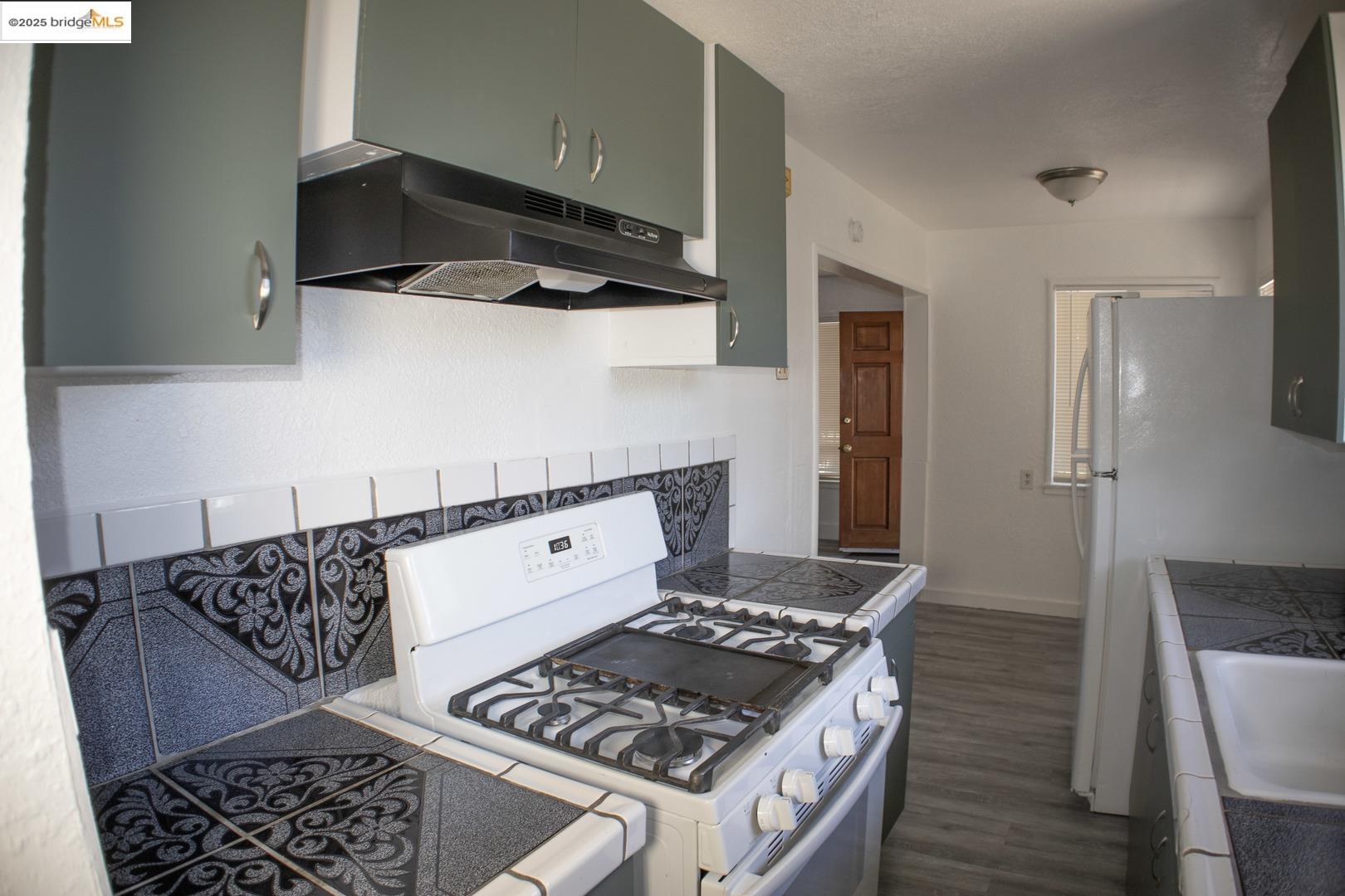 Detail Gallery Image 11 of 22 For 6921 Flora St, Oakland,  CA 94621 - – Beds | – Baths